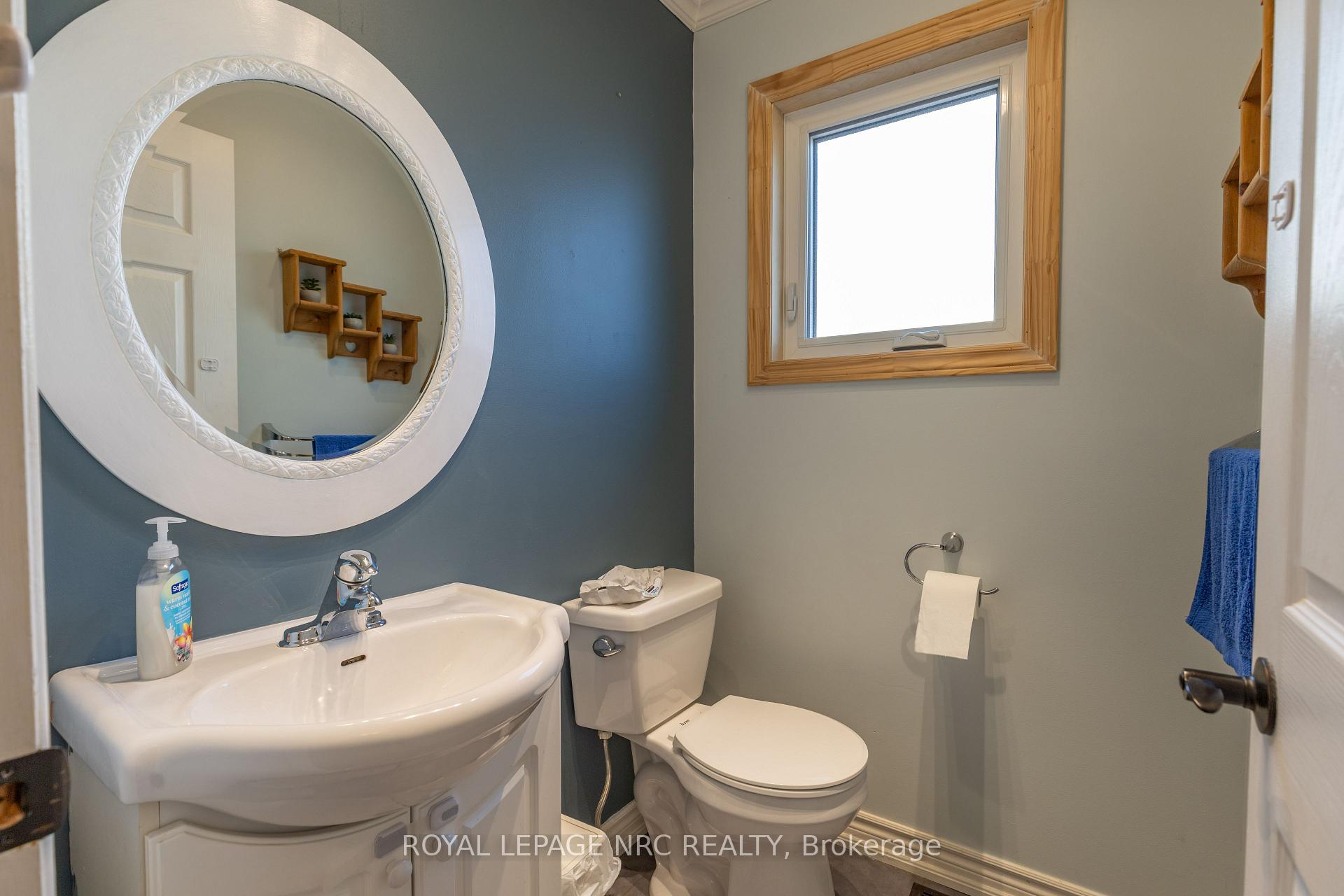 Photo 13 of 215 Windsor Street, Welland, Broadway — HOMEH