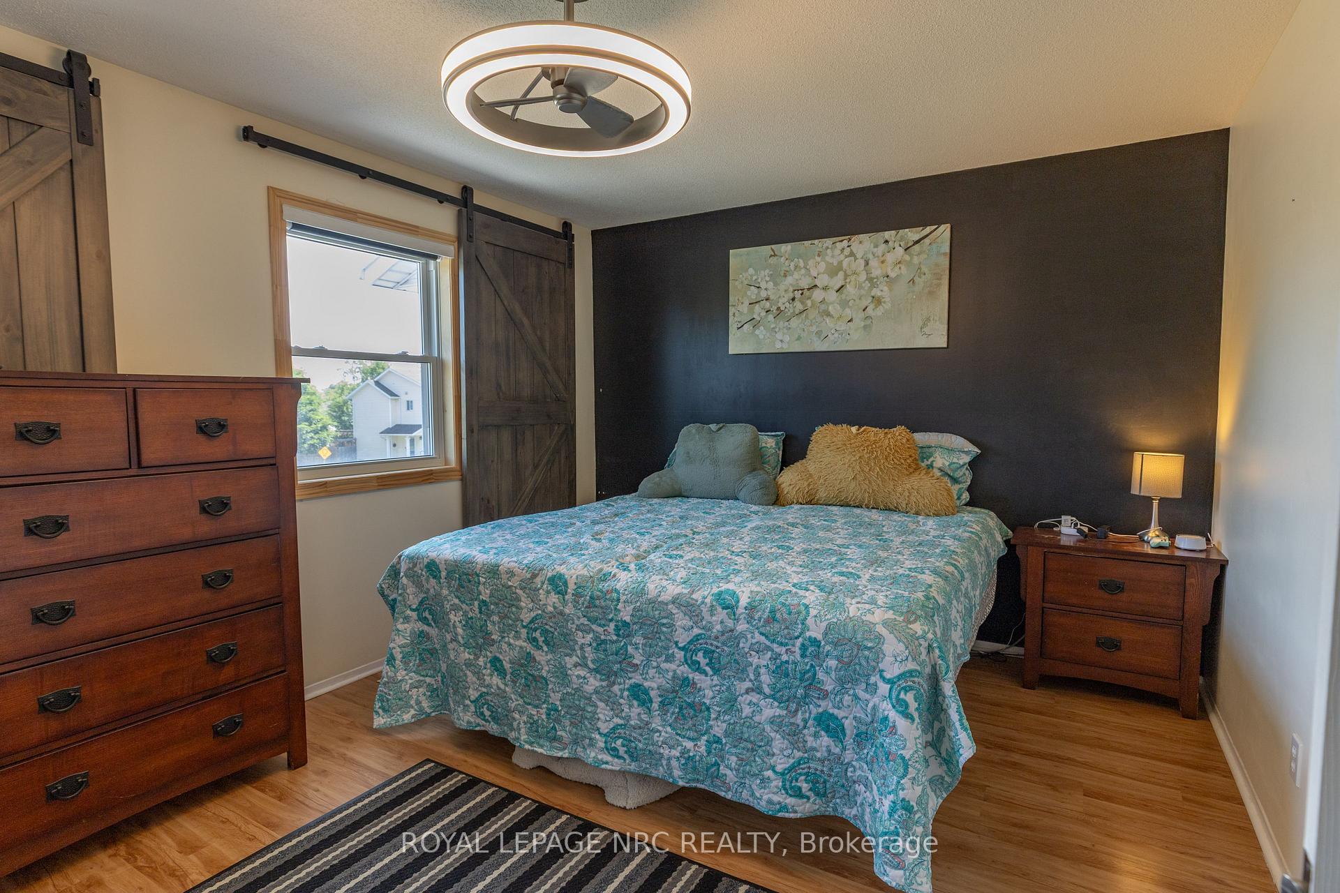 Photo 14 of 215 Windsor Street, Welland, Broadway — HOMEH