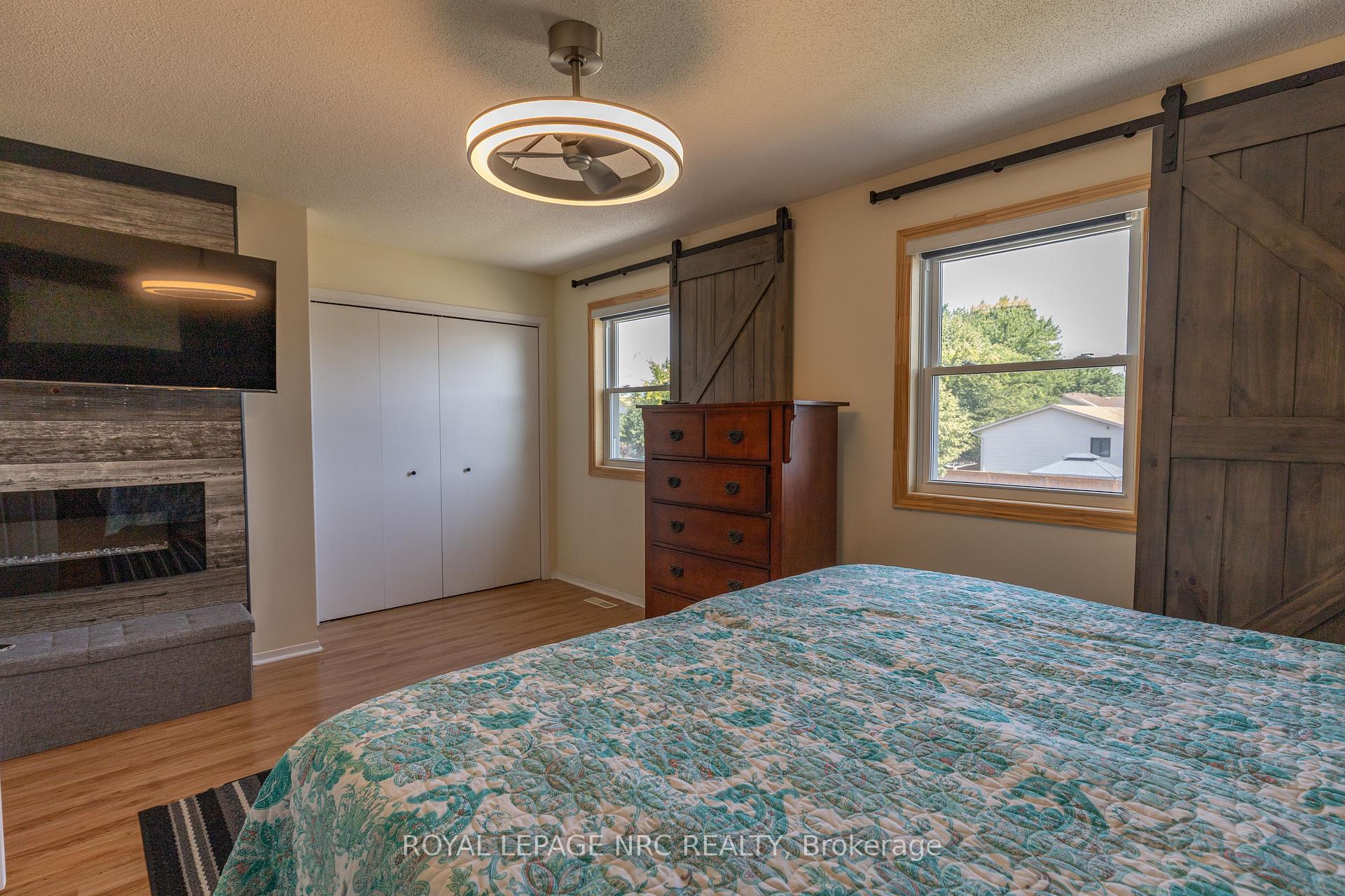 Photo 15 of 215 Windsor Street, Welland, Broadway — HOMEH