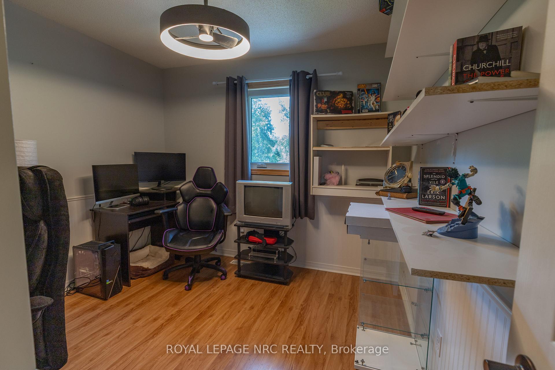 Photo 18 of 215 Windsor Street, Welland, Broadway — HOMEH
