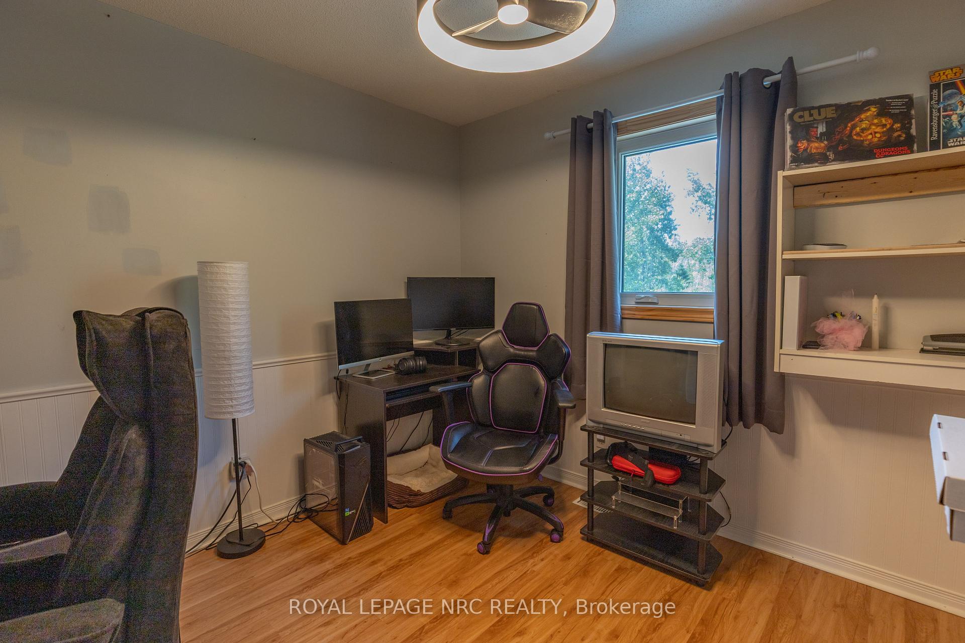Photo 19 of 215 Windsor Street, Welland, Broadway — HOMEH