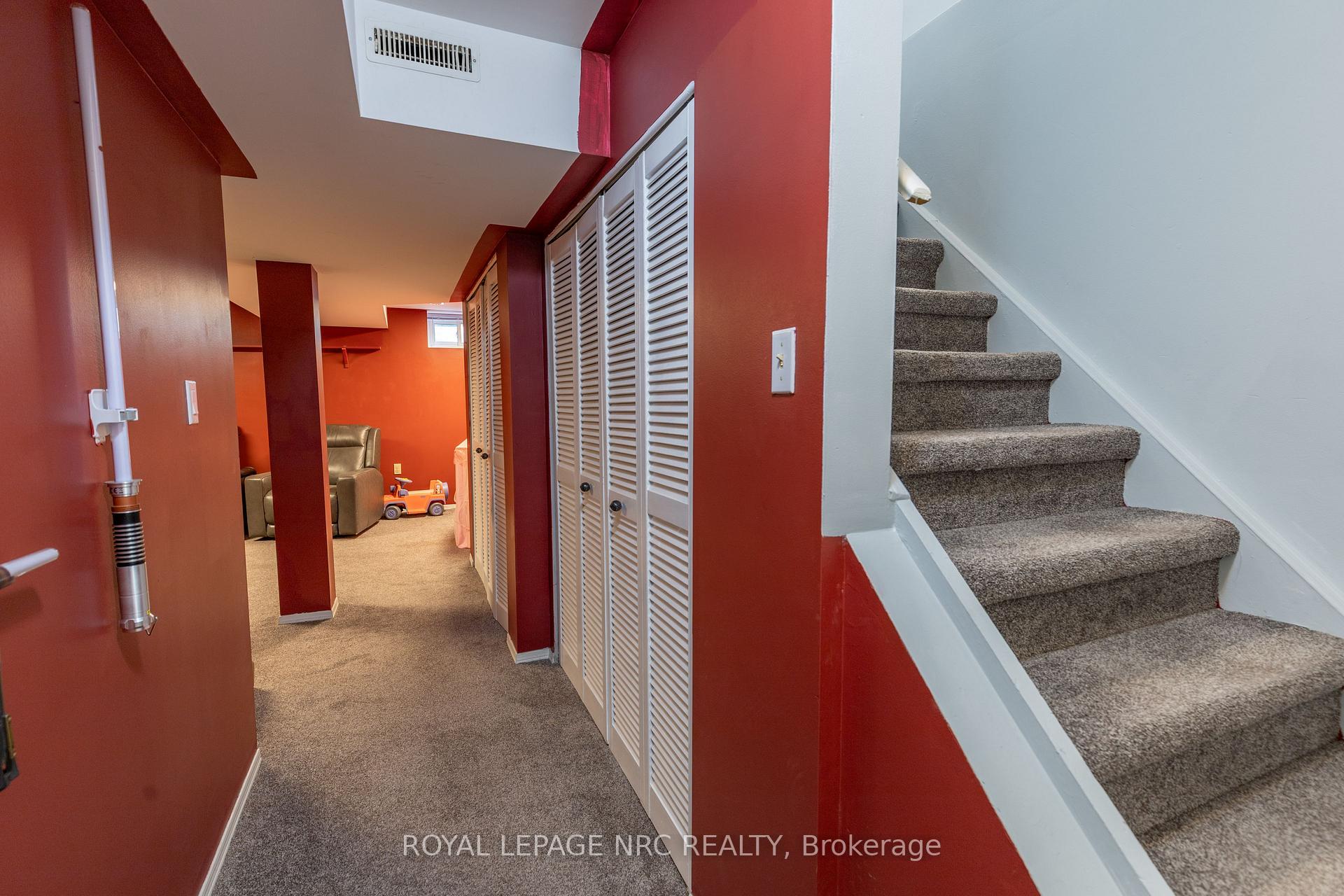 Photo 21 of 215 Windsor Street, Welland, Broadway — HOMEH