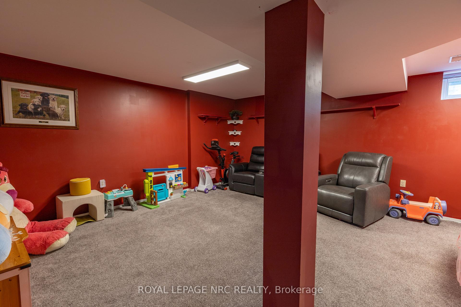 Photo 22 of 215 Windsor Street, Welland, Broadway — HOMEH