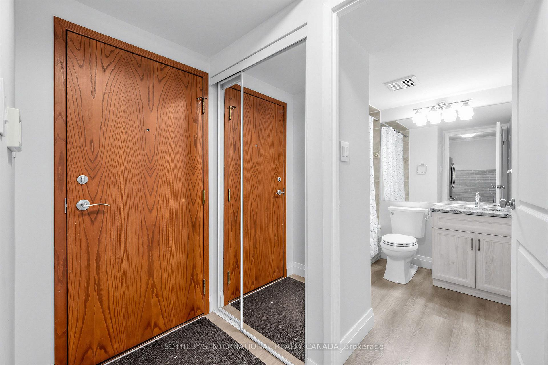 Photo 3 of Unit 702, 10 Queens Quay W, Toronto, Waterfront Communities — HOMEH
