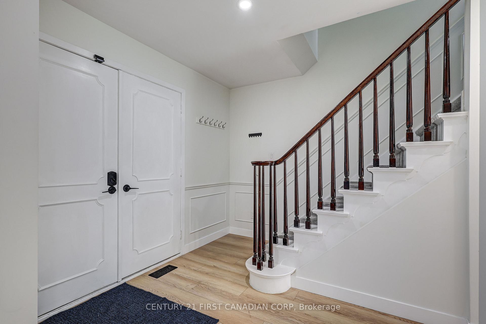 Photo 8 of 123 Hillsmount Crescent, London, South M — HOMEH