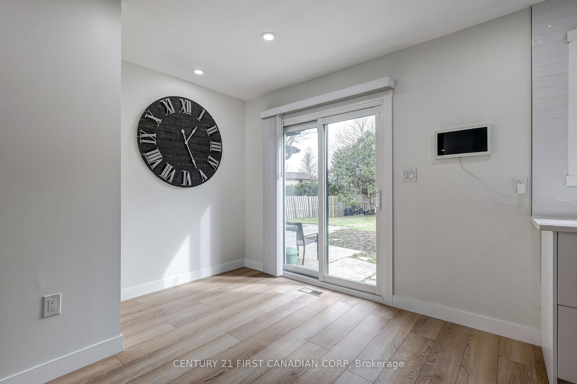 Photo 13 of 123 Hillsmount Crescent, London, South M — HOMEH