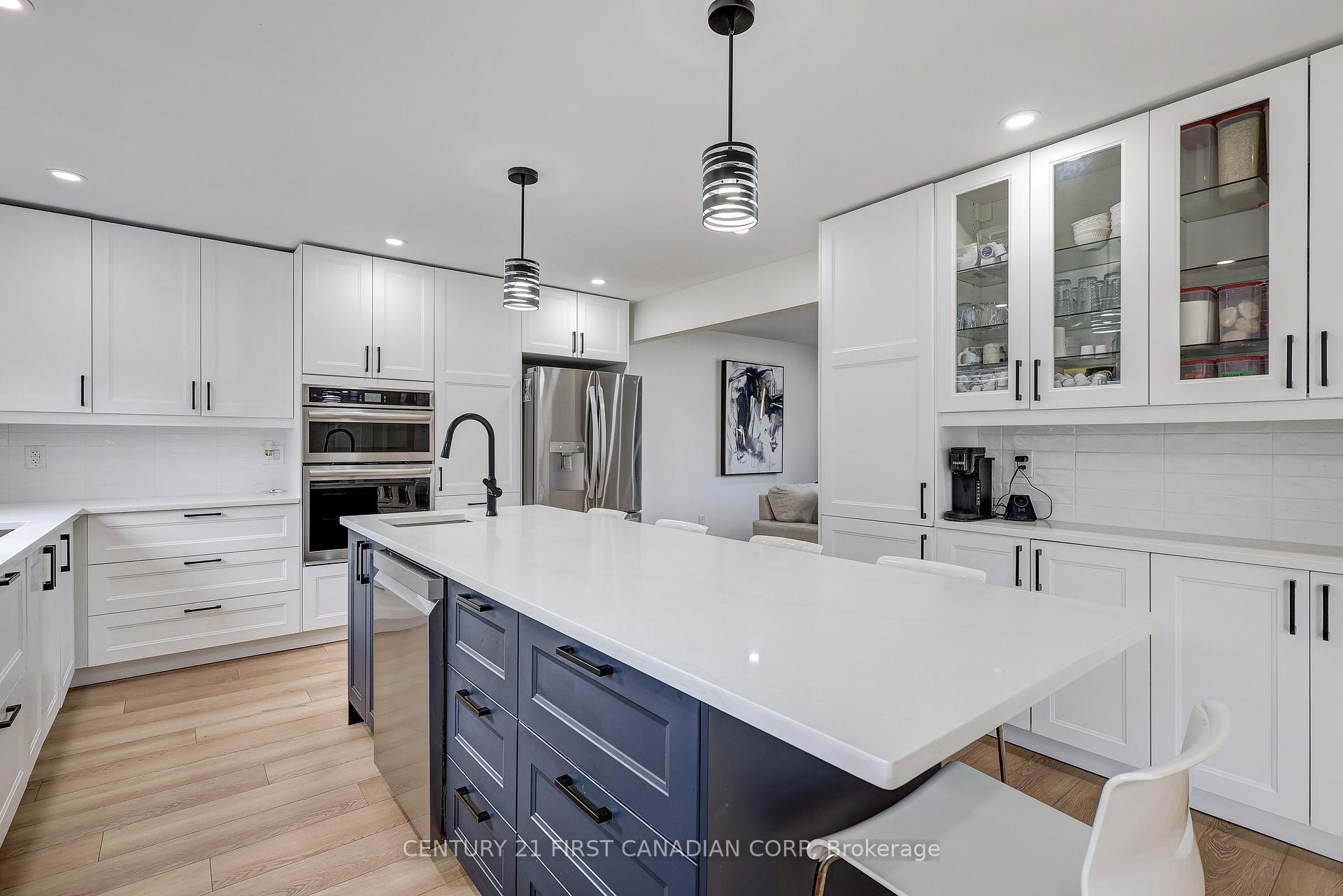 Photo 15 of 123 Hillsmount Crescent, London, South M — HOMEH