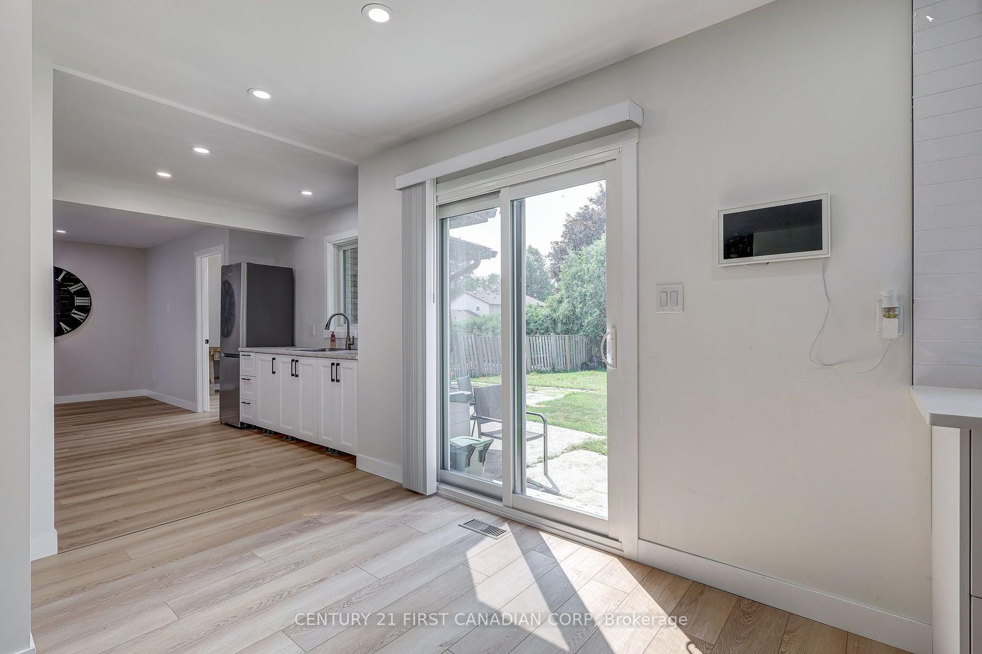 Photo 20 of 123 Hillsmount Crescent, London, South M — HOMEH