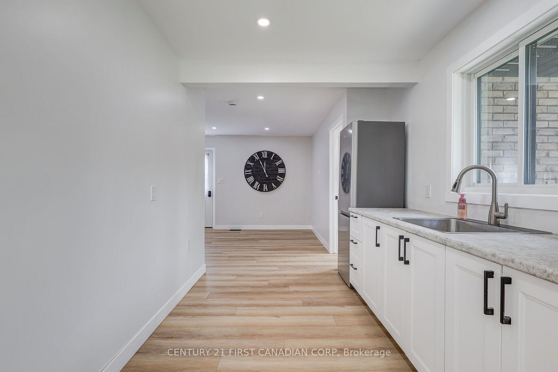 Photo 22 of 123 Hillsmount Crescent, London, South M — HOMEH