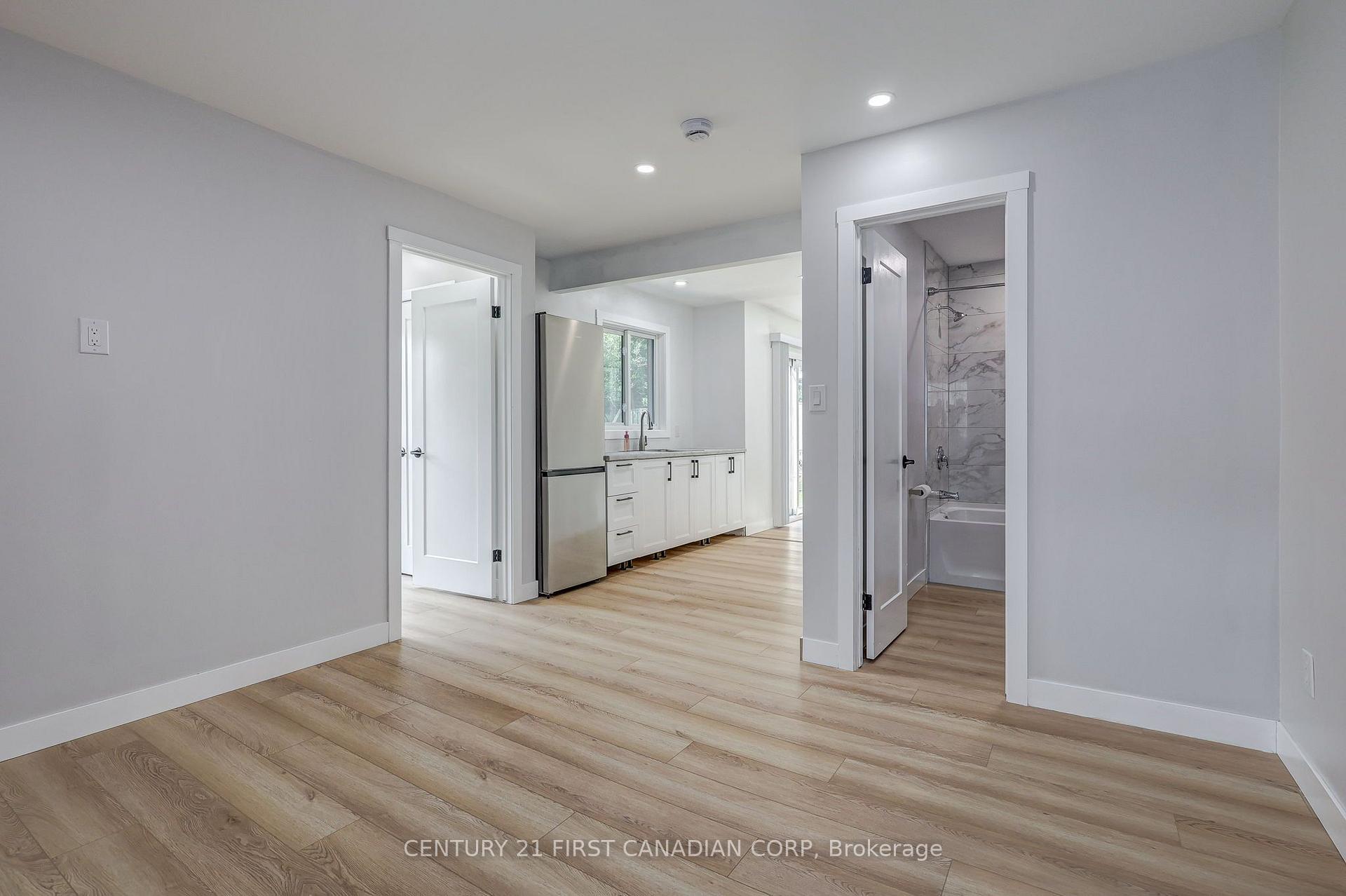 Photo 23 of 123 Hillsmount Crescent, London, South M — HOMEH