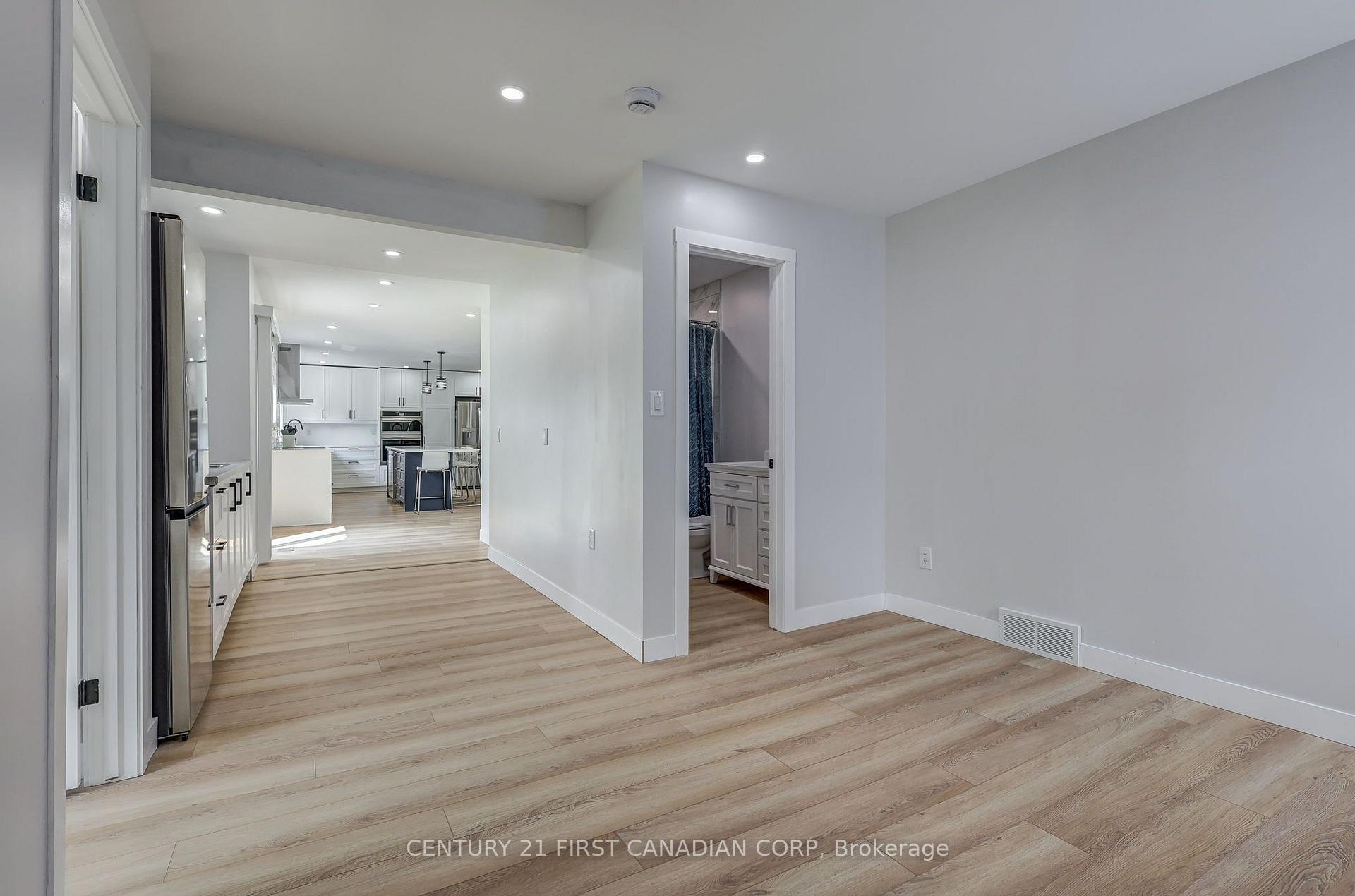 Photo 24 of 123 Hillsmount Crescent, London, South M — HOMEH