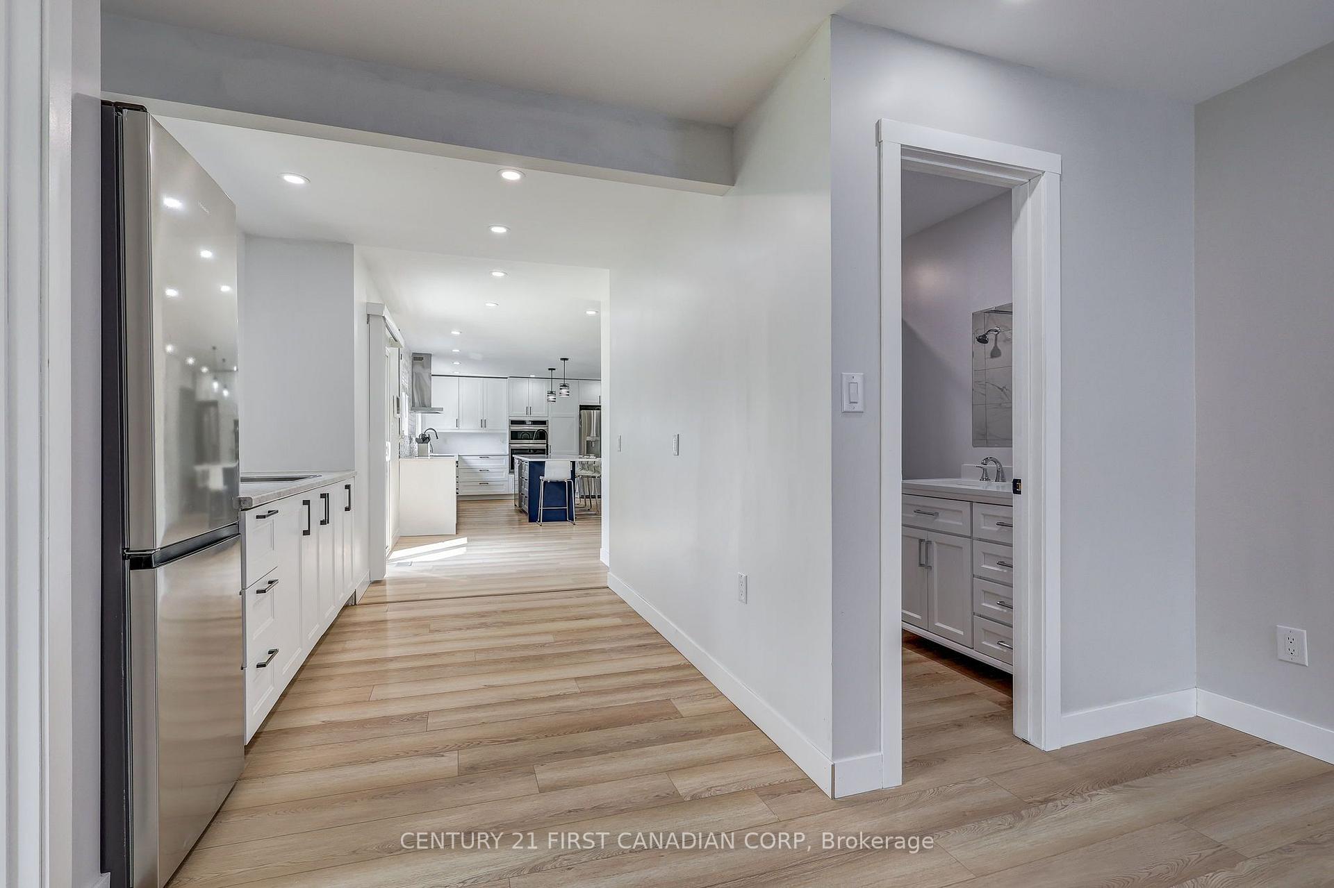Photo 25 of 123 Hillsmount Crescent, London, South M — HOMEH