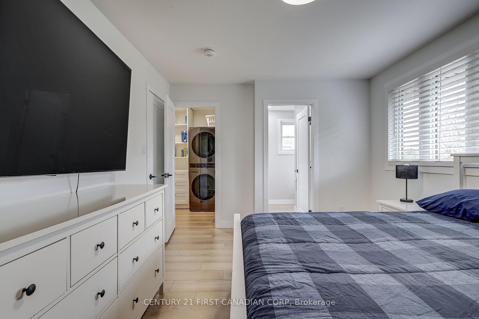 Photo 30 of 123 Hillsmount Crescent, London, South M — HOMEH