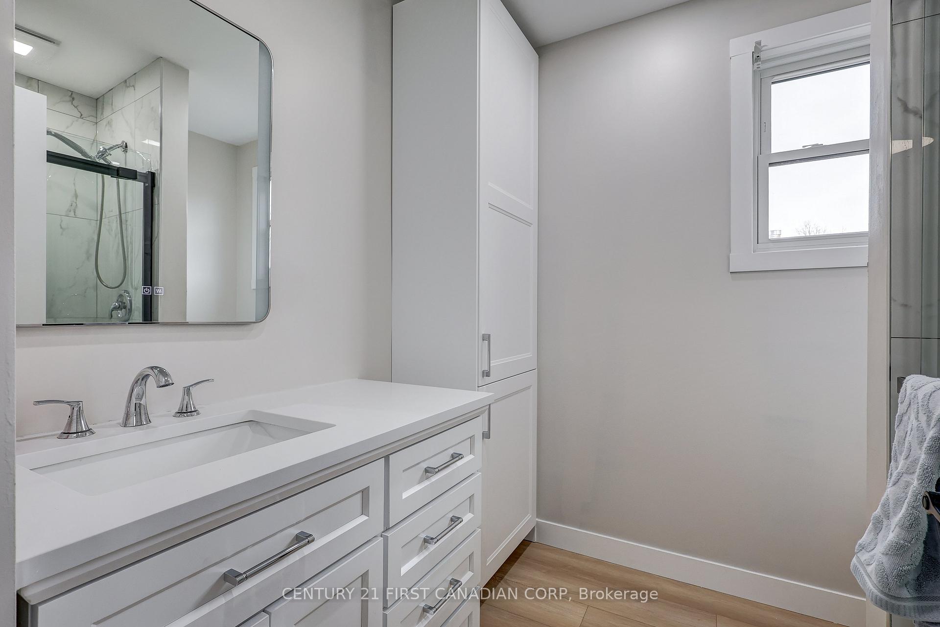 Photo 32 of 123 Hillsmount Crescent, London, South M — HOMEH