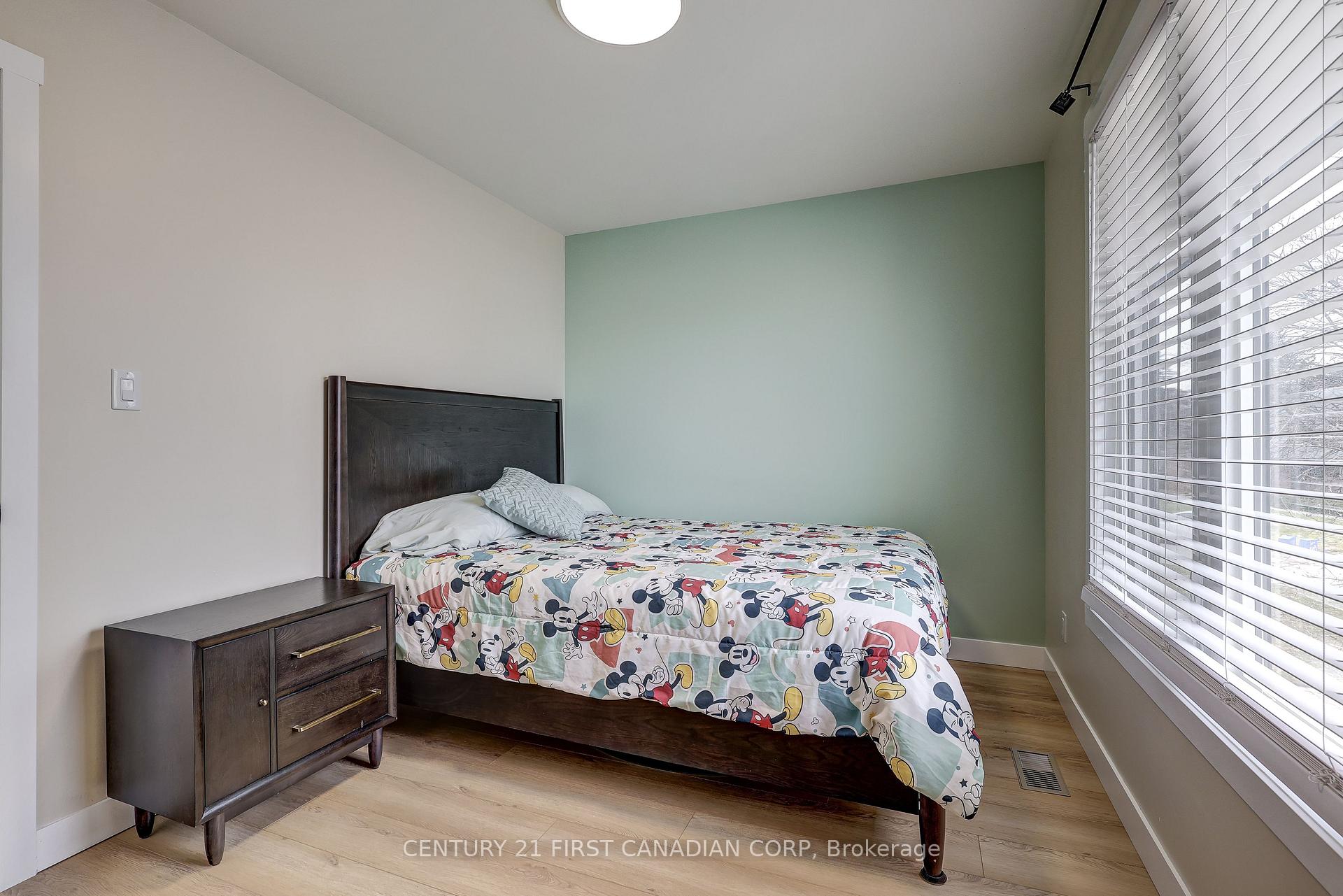Photo 36 of 123 Hillsmount Crescent, London, South M — HOMEH