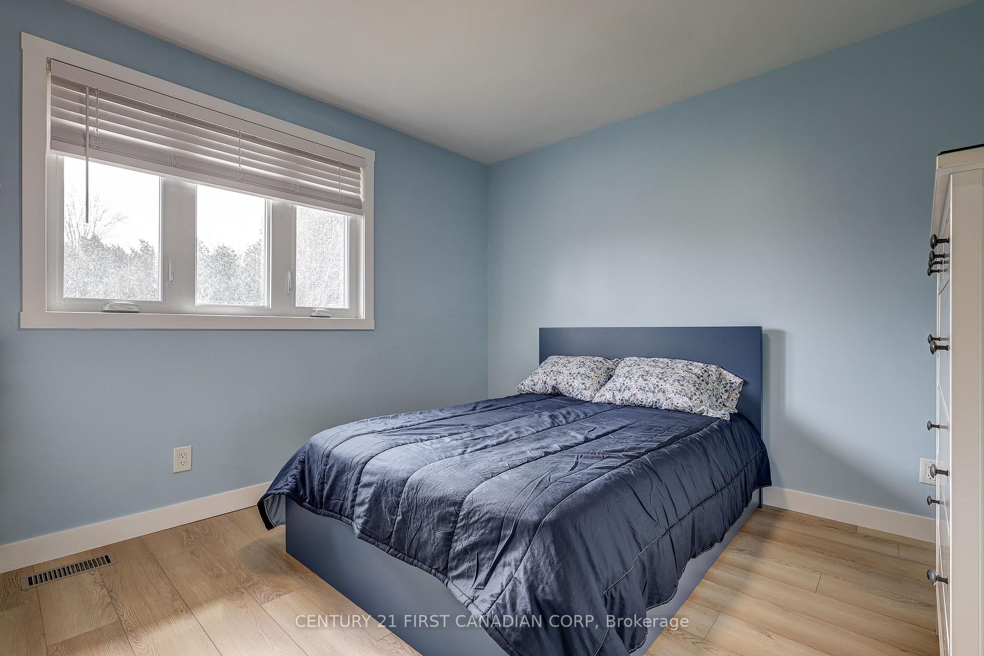 Photo 38 of 123 Hillsmount Crescent, London, South M — HOMEH