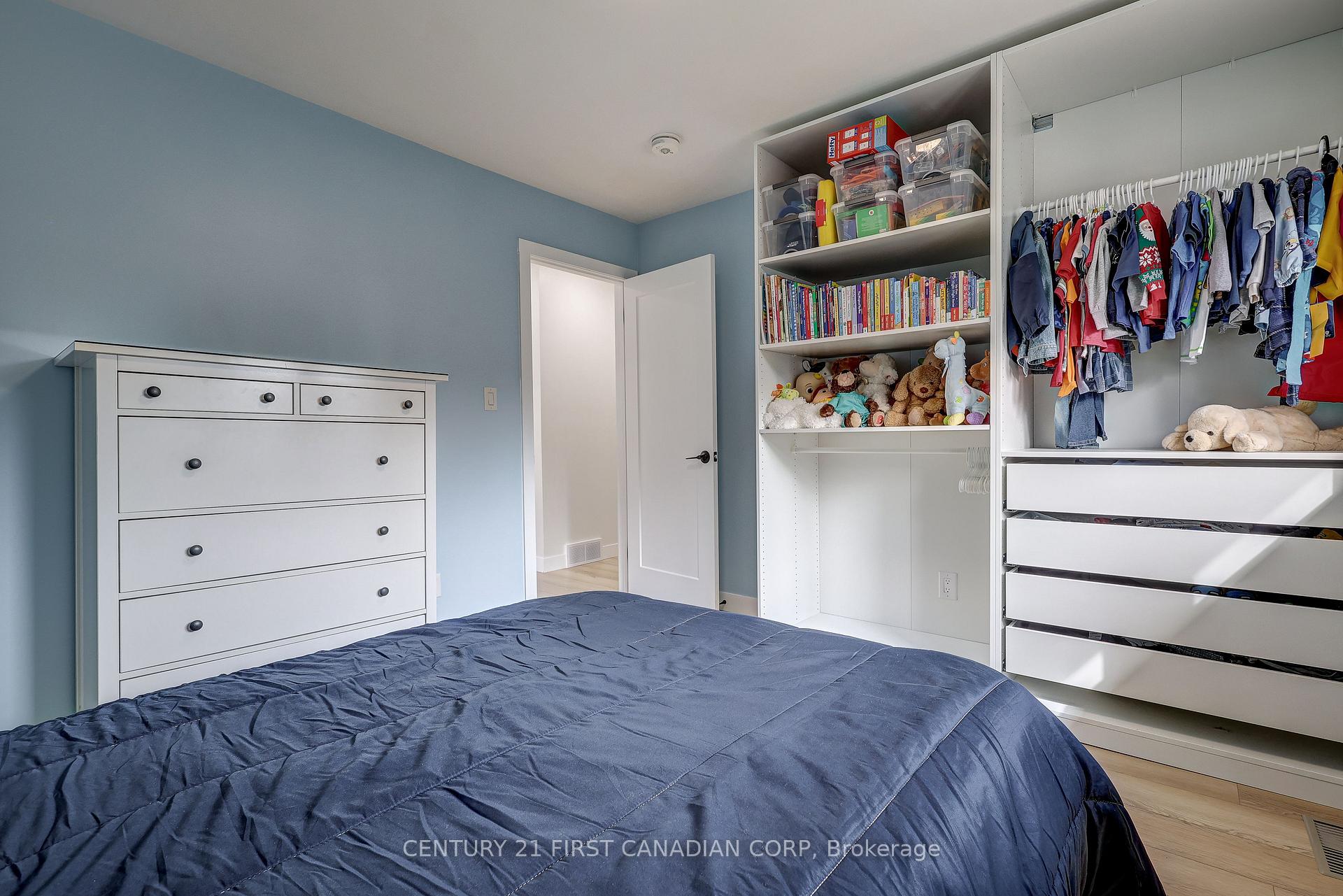 Photo 39 of 123 Hillsmount Crescent, London, South M — HOMEH