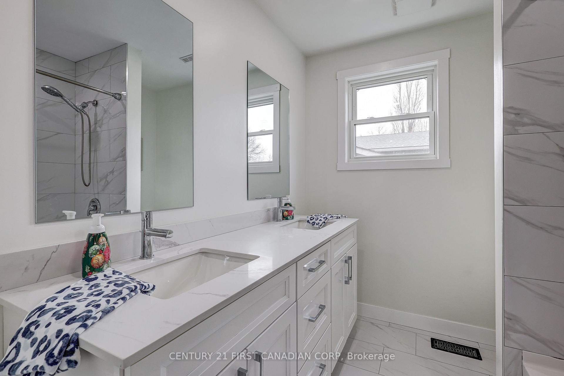 Photo 40 of 123 Hillsmount Crescent, London, South M — HOMEH
