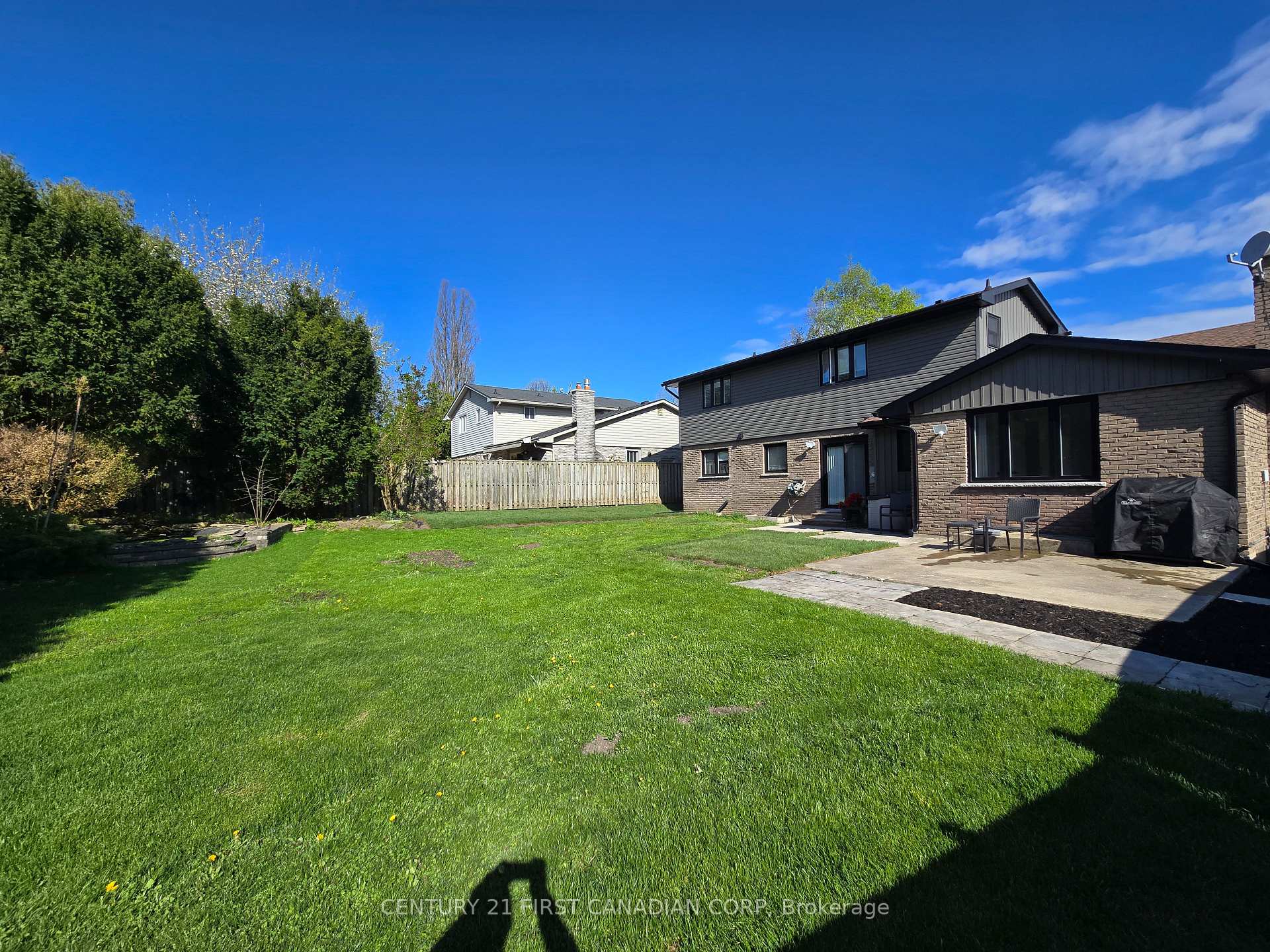 Photo 44 of 123 Hillsmount Crescent, London, South M — HOMEH