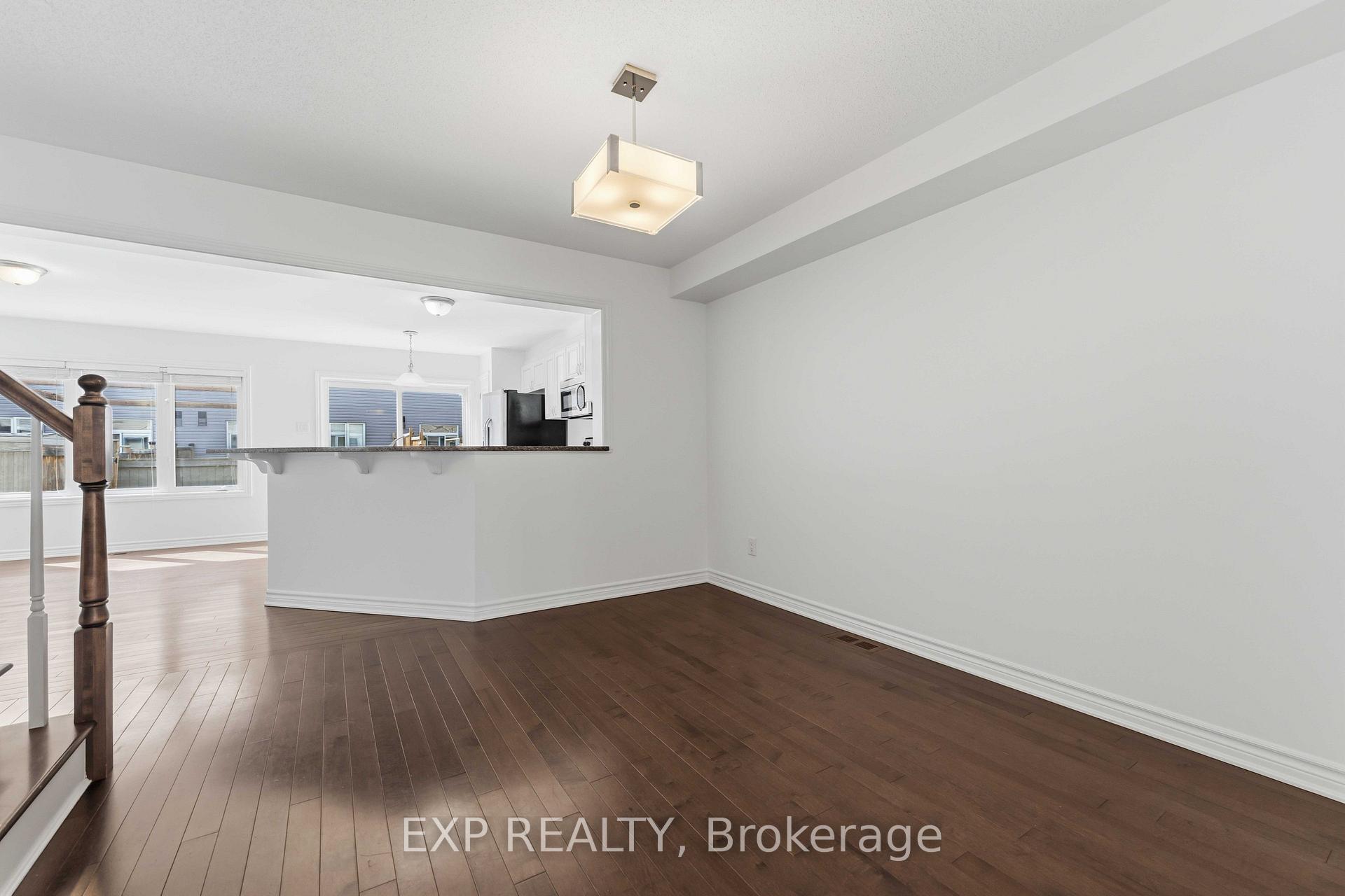 Photo 3 of 82 Buffalograss Crescent, Ottawa, Barrhaven - Half Moon Bay — HOMEH