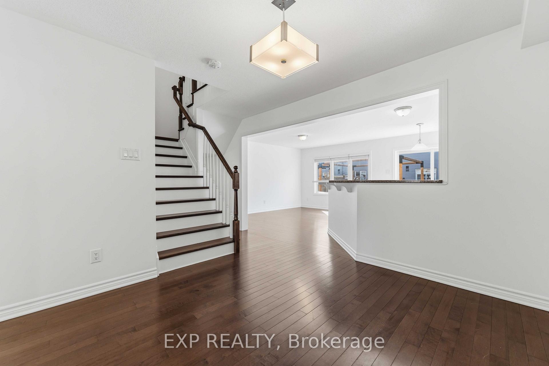 Photo 4 of 82 Buffalograss Crescent, Ottawa, Barrhaven - Half Moon Bay — HOMEH