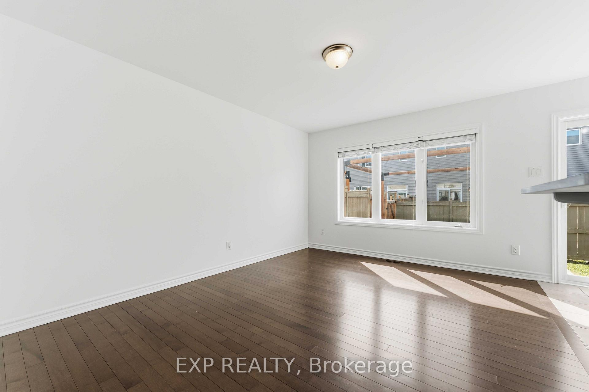 Photo 8 of 82 Buffalograss Crescent, Ottawa, Barrhaven - Half Moon Bay — HOMEH