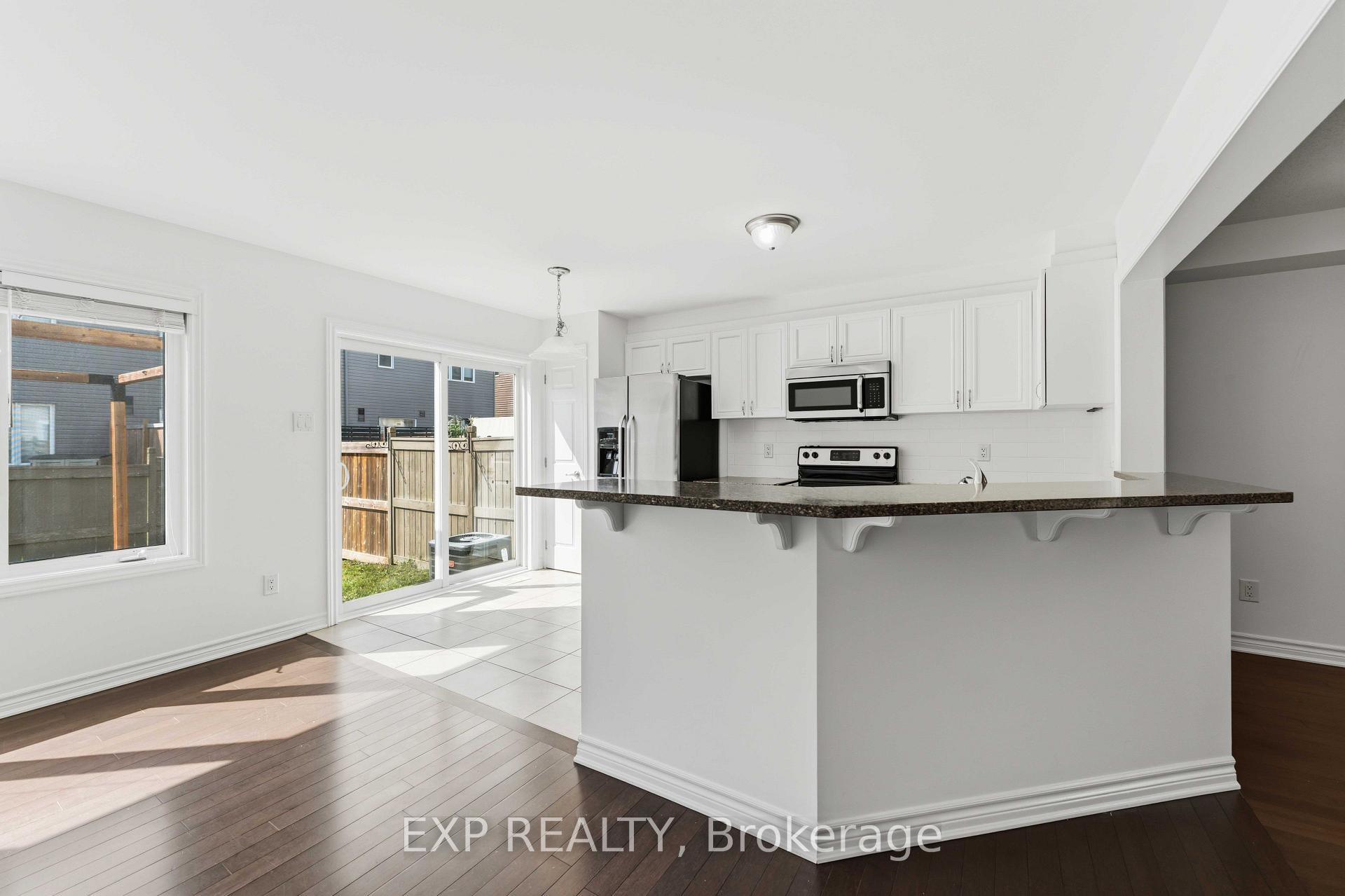 Photo 10 of 82 Buffalograss Crescent, Ottawa, Barrhaven - Half Moon Bay — HOMEH