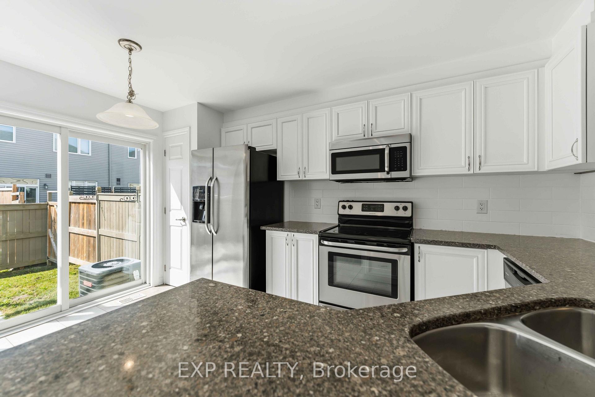 Photo 11 of 82 Buffalograss Crescent, Ottawa, Barrhaven - Half Moon Bay — HOMEH