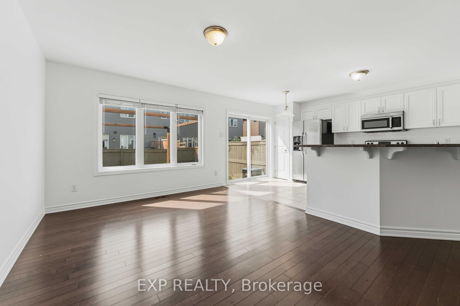 Photo 12 of 82 Buffalograss Crescent, Ottawa, Barrhaven - Half Moon Bay — HOMEH