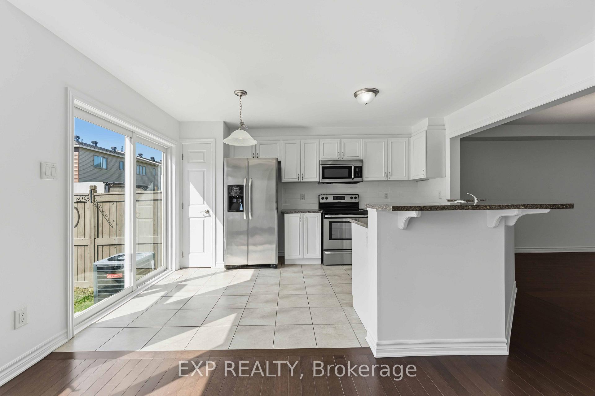 Photo 13 of 82 Buffalograss Crescent, Ottawa, Barrhaven - Half Moon Bay — HOMEH