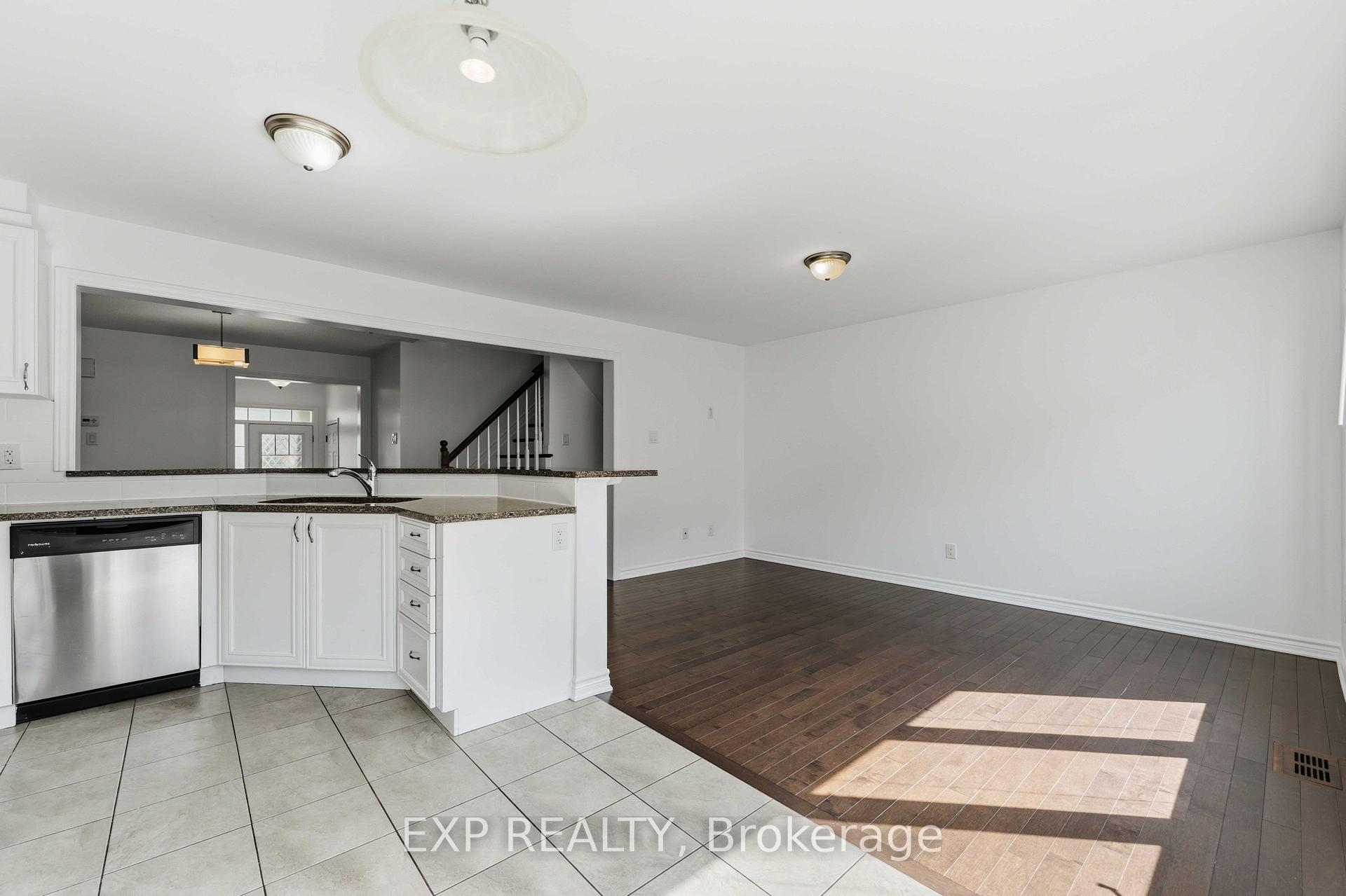 Photo 15 of 82 Buffalograss Crescent, Ottawa, Barrhaven - Half Moon Bay — HOMEH