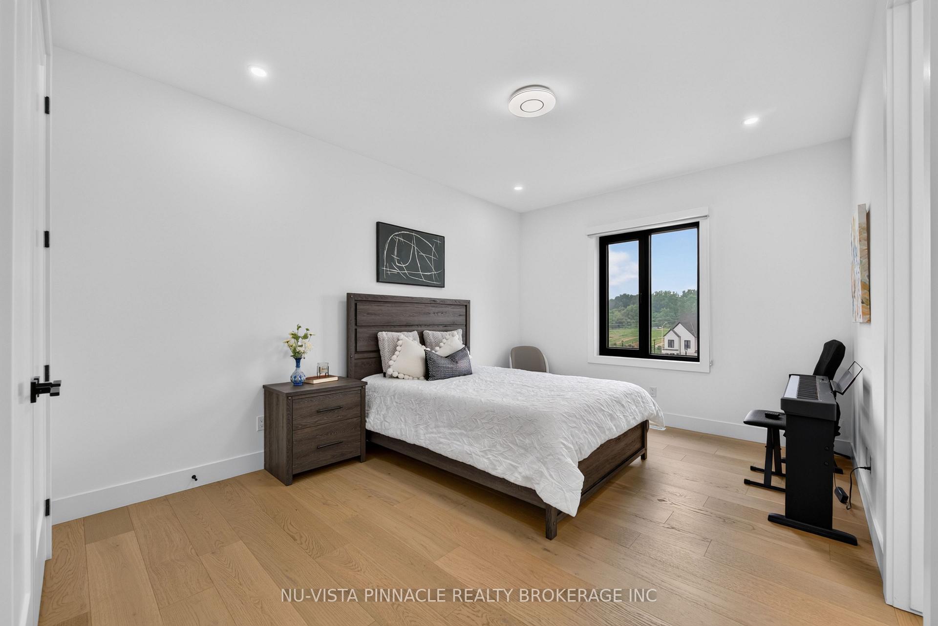 Photo 24 of 7517 Silvercreek Crescent, London, South V — HOMEH