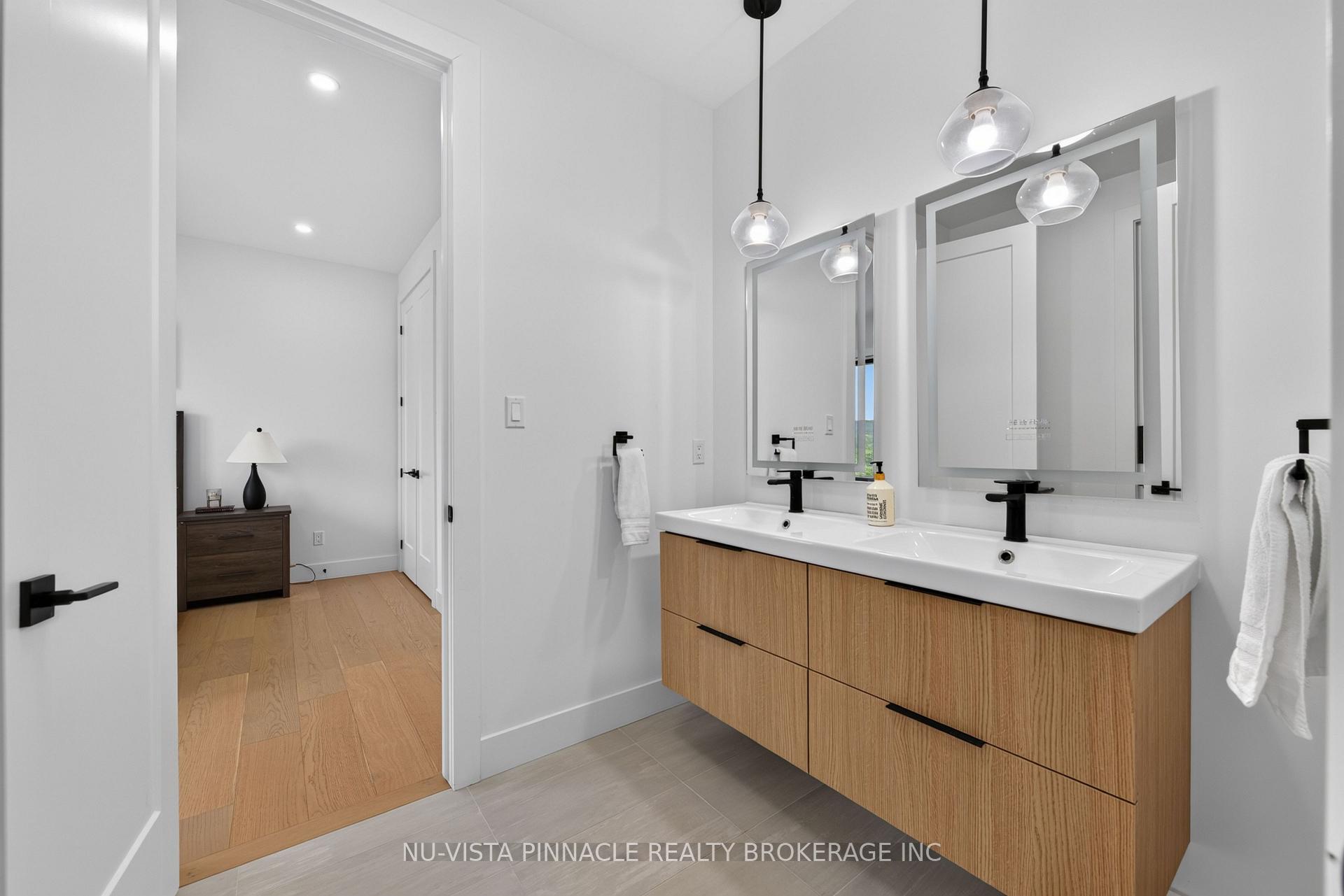 Photo 25 of 7517 Silvercreek Crescent, London, South V — HOMEH