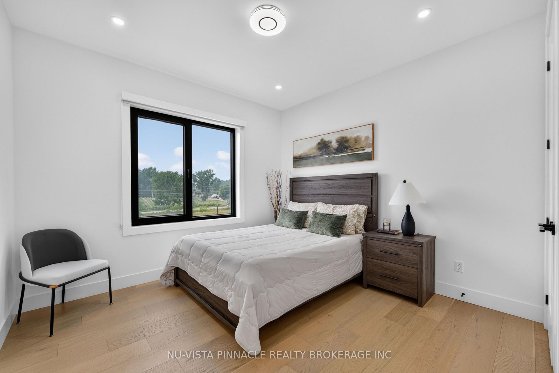 Photo 27 of 7517 Silvercreek Crescent, London, South V — HOMEH
