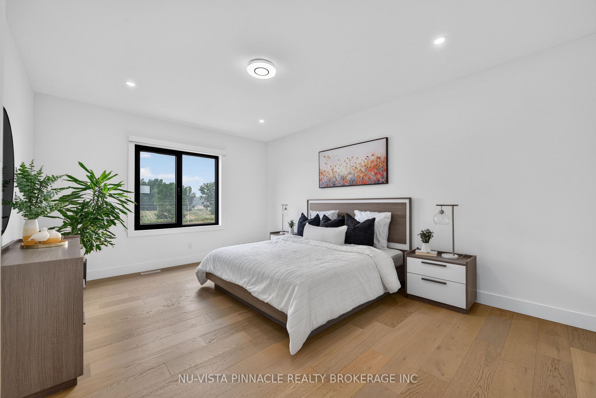Photo 33 of 7517 Silvercreek Crescent, London, South V — HOMEH