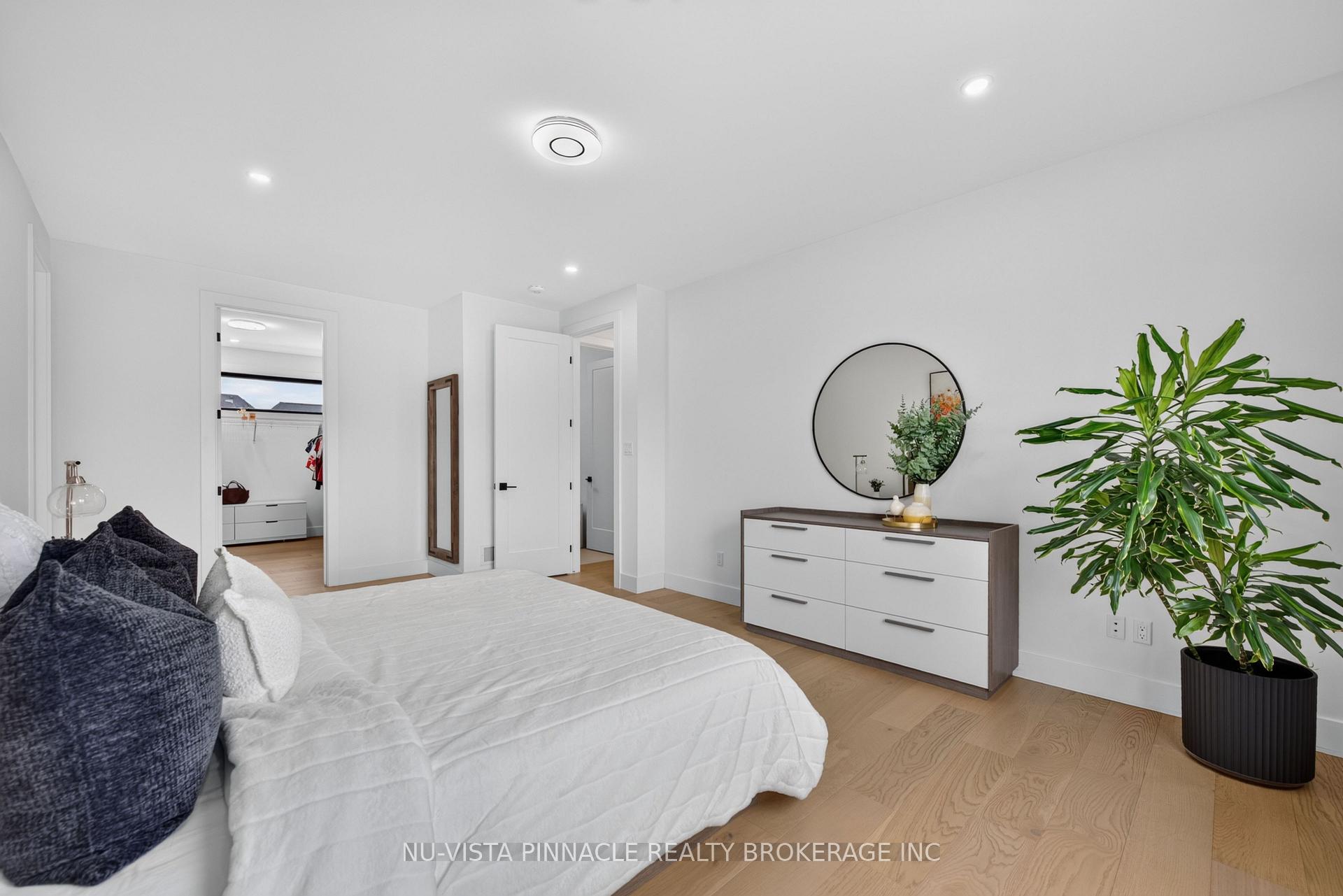 Photo 34 of 7517 Silvercreek Crescent, London, South V — HOMEH