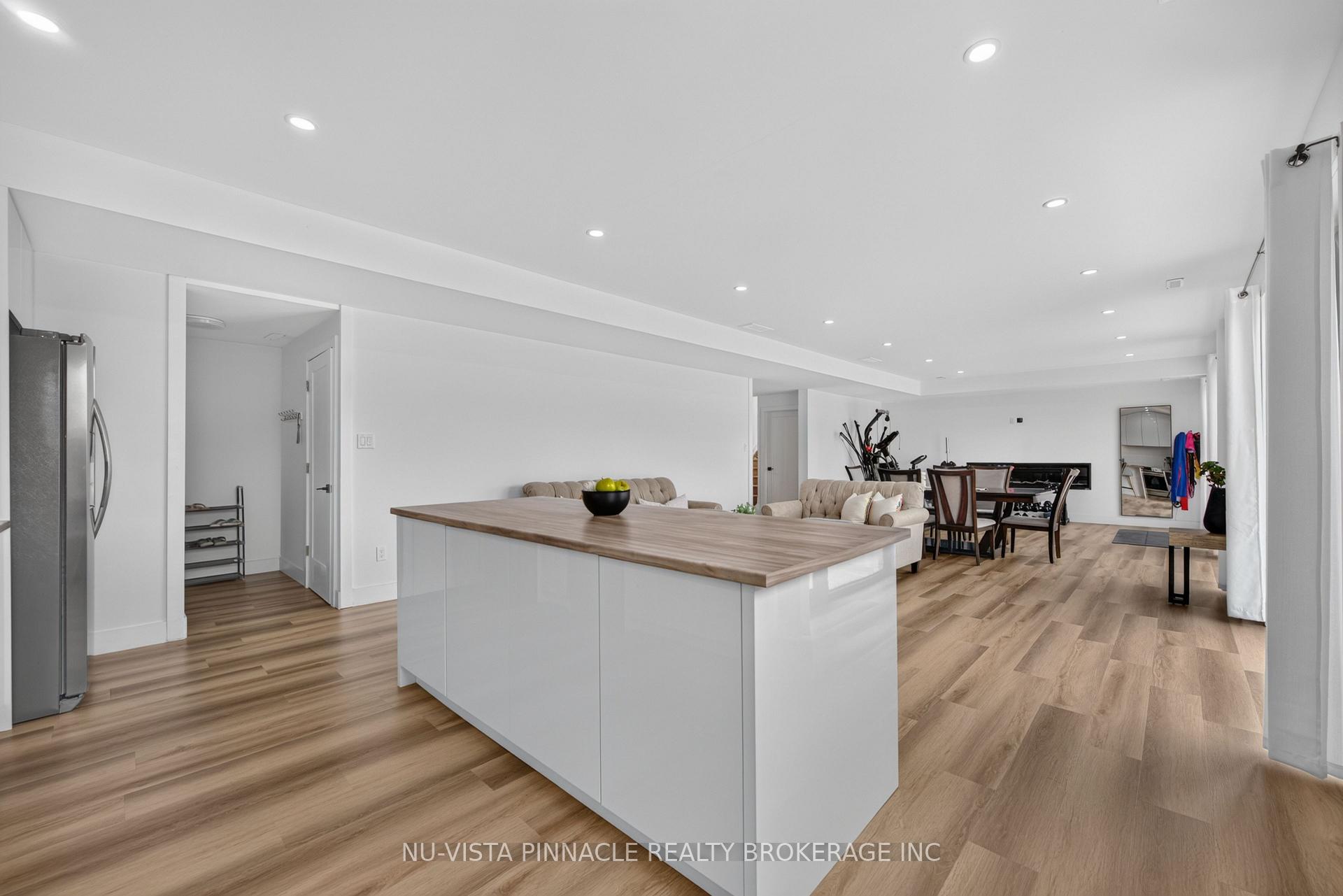 Photo 49 of 7517 Silvercreek Crescent, London, South V — HOMEH