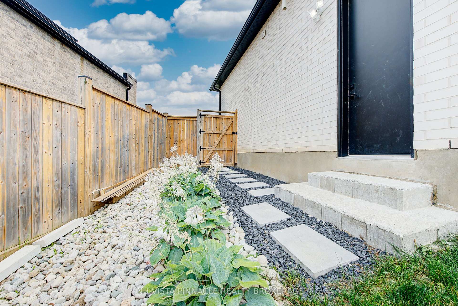 Photo 55 of 7517 Silvercreek Crescent, London, South V — HOMEH