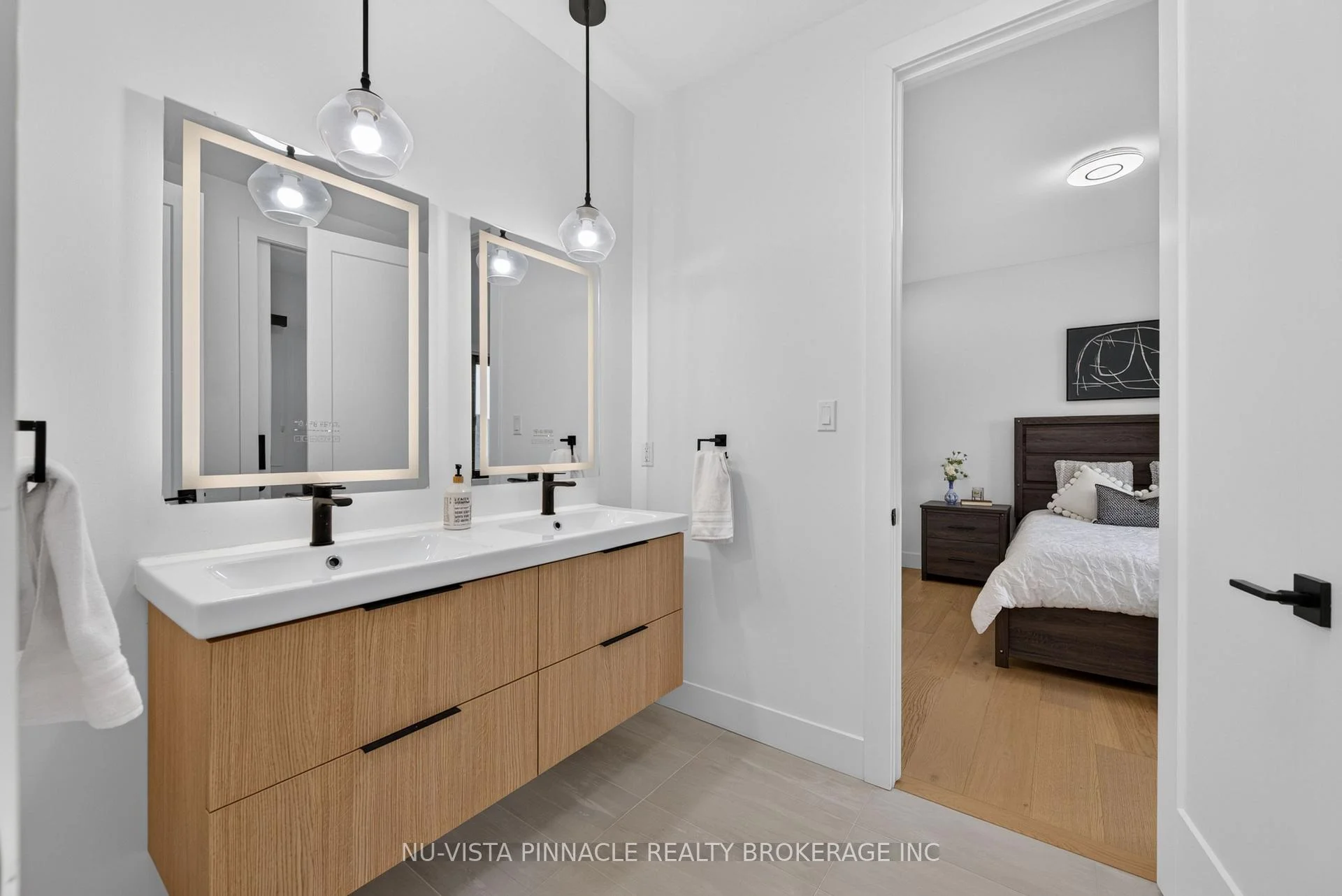 Photo 28 of 7517 Silvercreek Crescent, London, South V — HOMEH