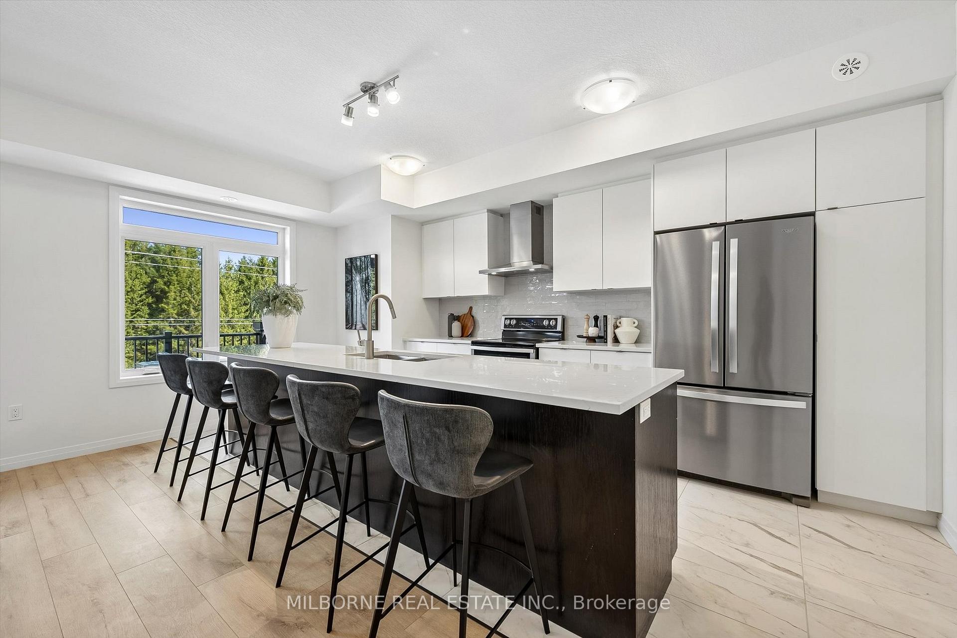 Photo 3 of 34 Thatcher Drive, Guelph, Kortright East — HOMEH