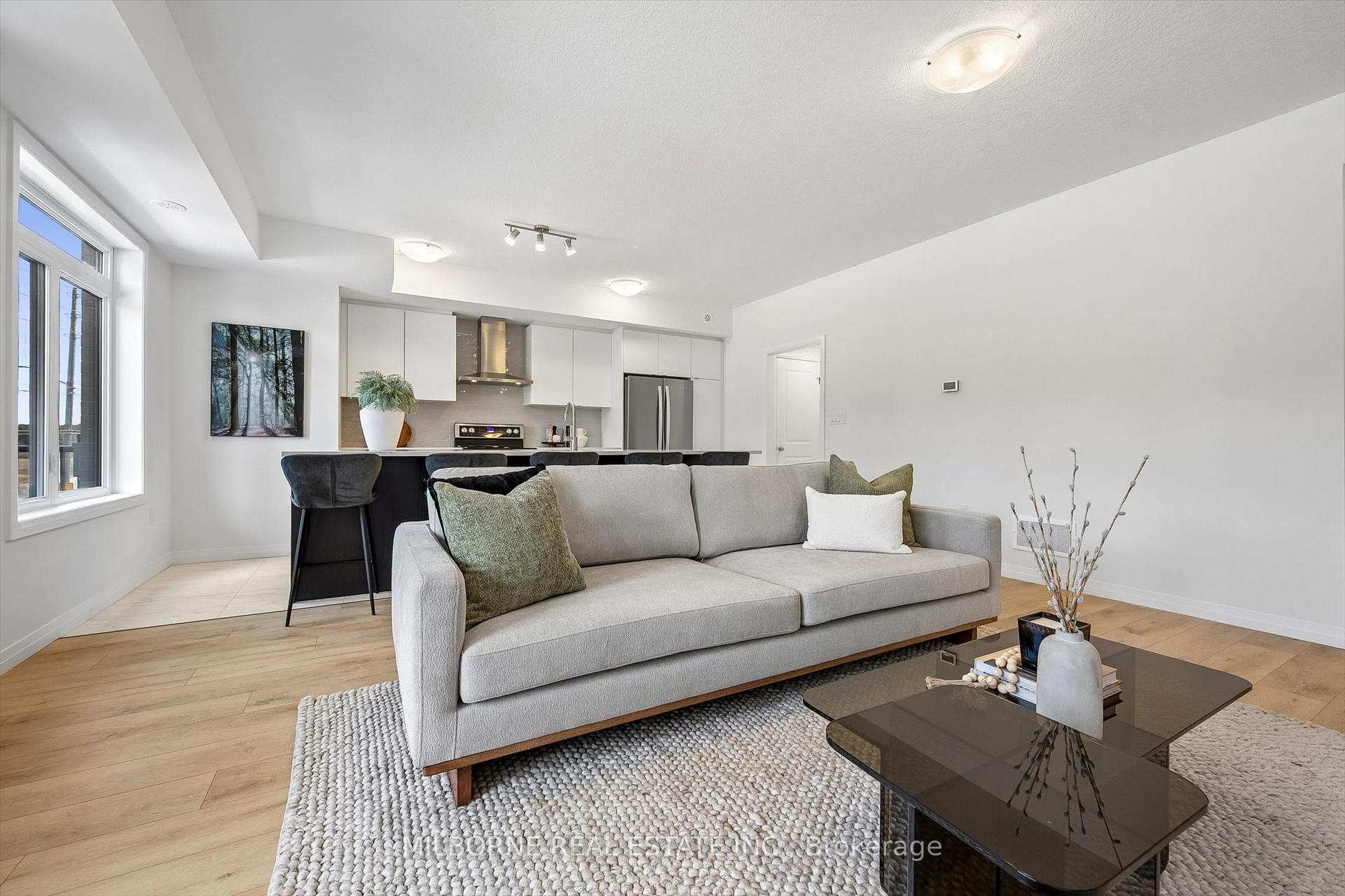 Photo 8 of 34 Thatcher Drive, Guelph, Kortright East — HOMEH