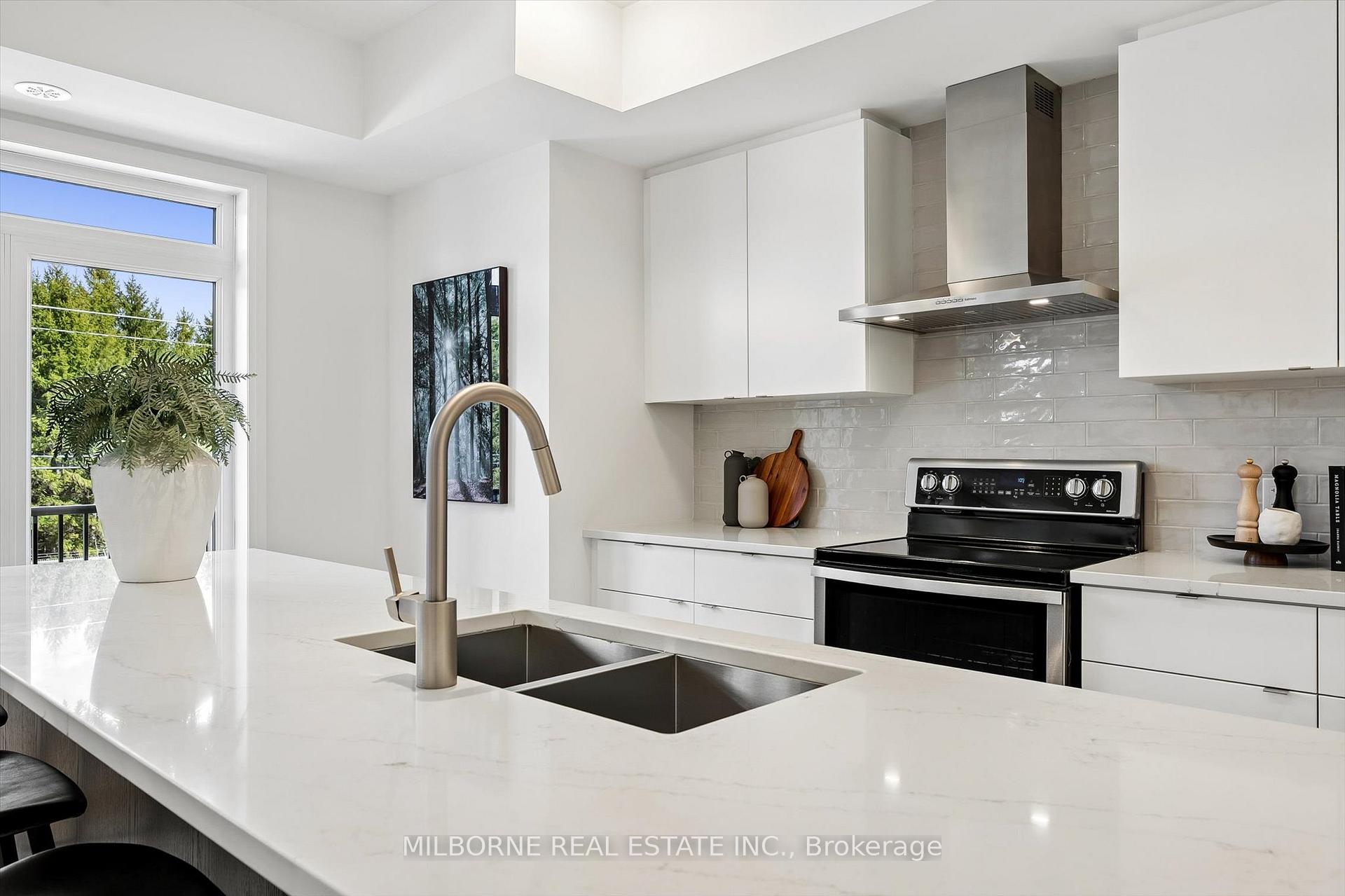 Photo 11 of 34 Thatcher Drive, Guelph, Kortright East — HOMEH