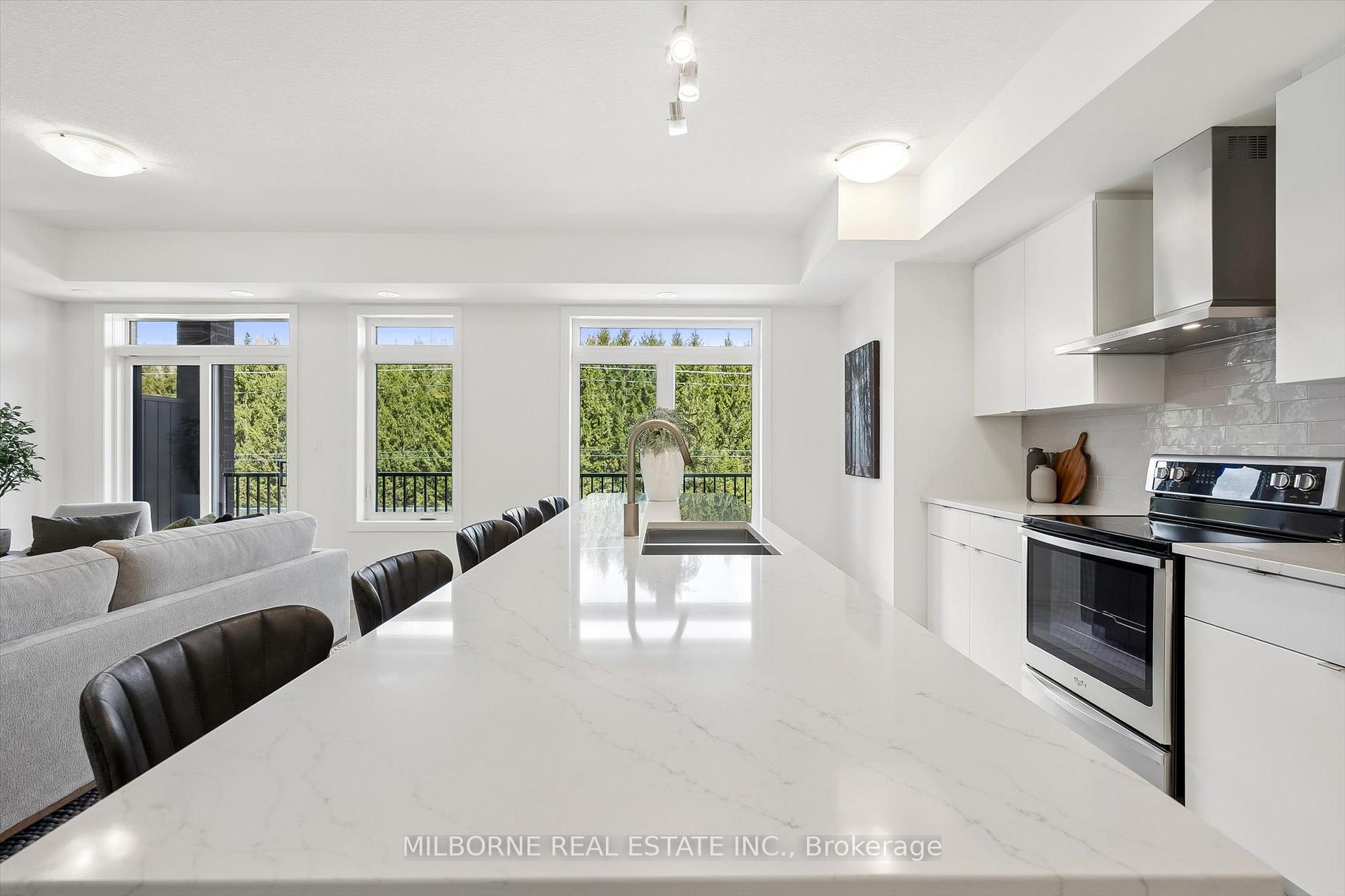 Photo 13 of 34 Thatcher Drive, Guelph, Kortright East — HOMEH