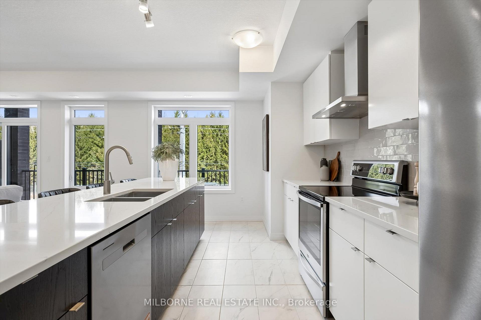 Photo 14 of 34 Thatcher Drive, Guelph, Kortright East — HOMEH
