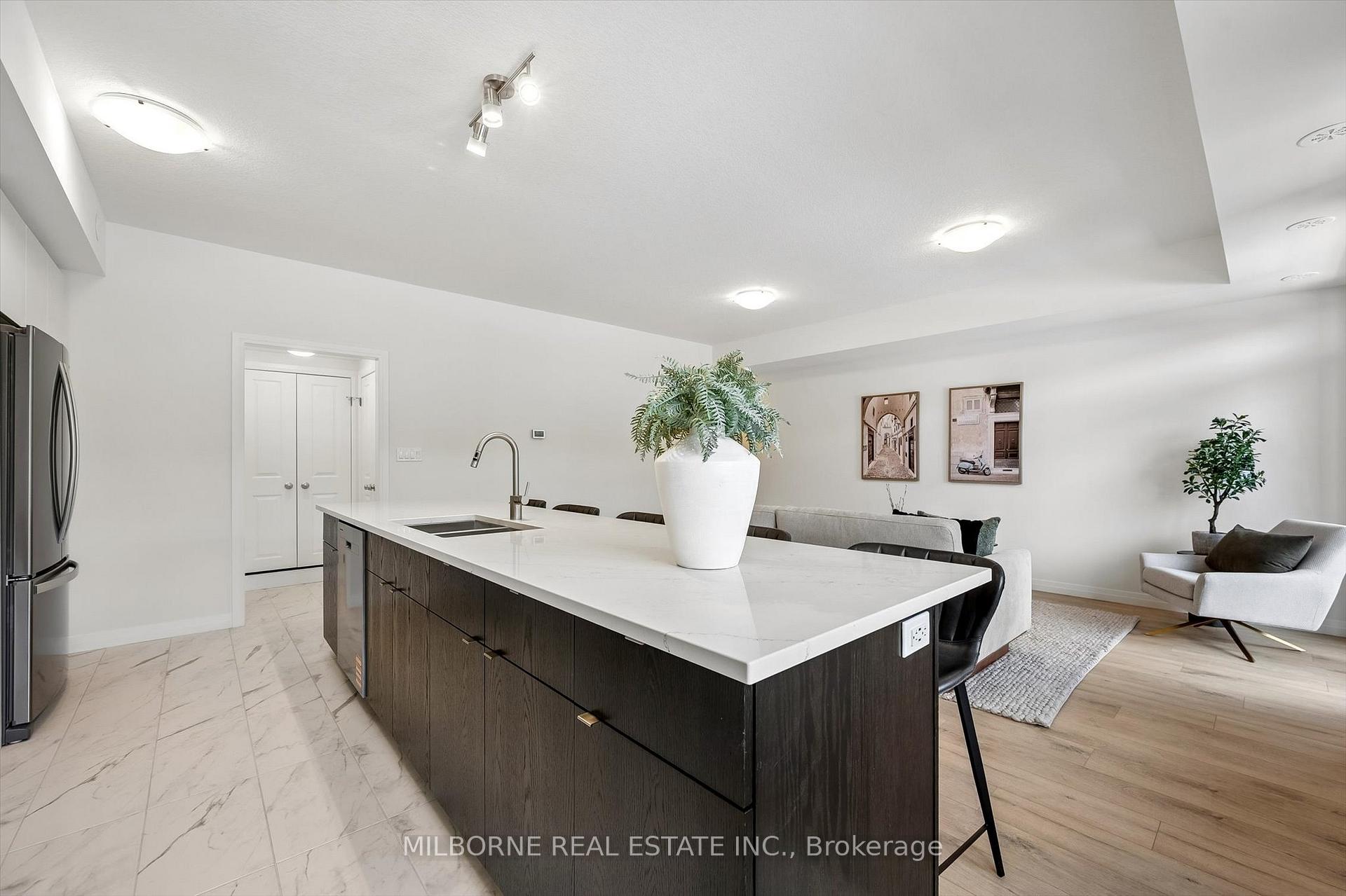 Photo 16 of 34 Thatcher Drive, Guelph, Kortright East — HOMEH