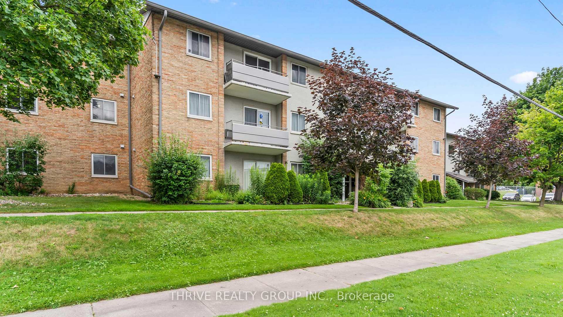 Front of Unit 4, 635 Wonderland Road S