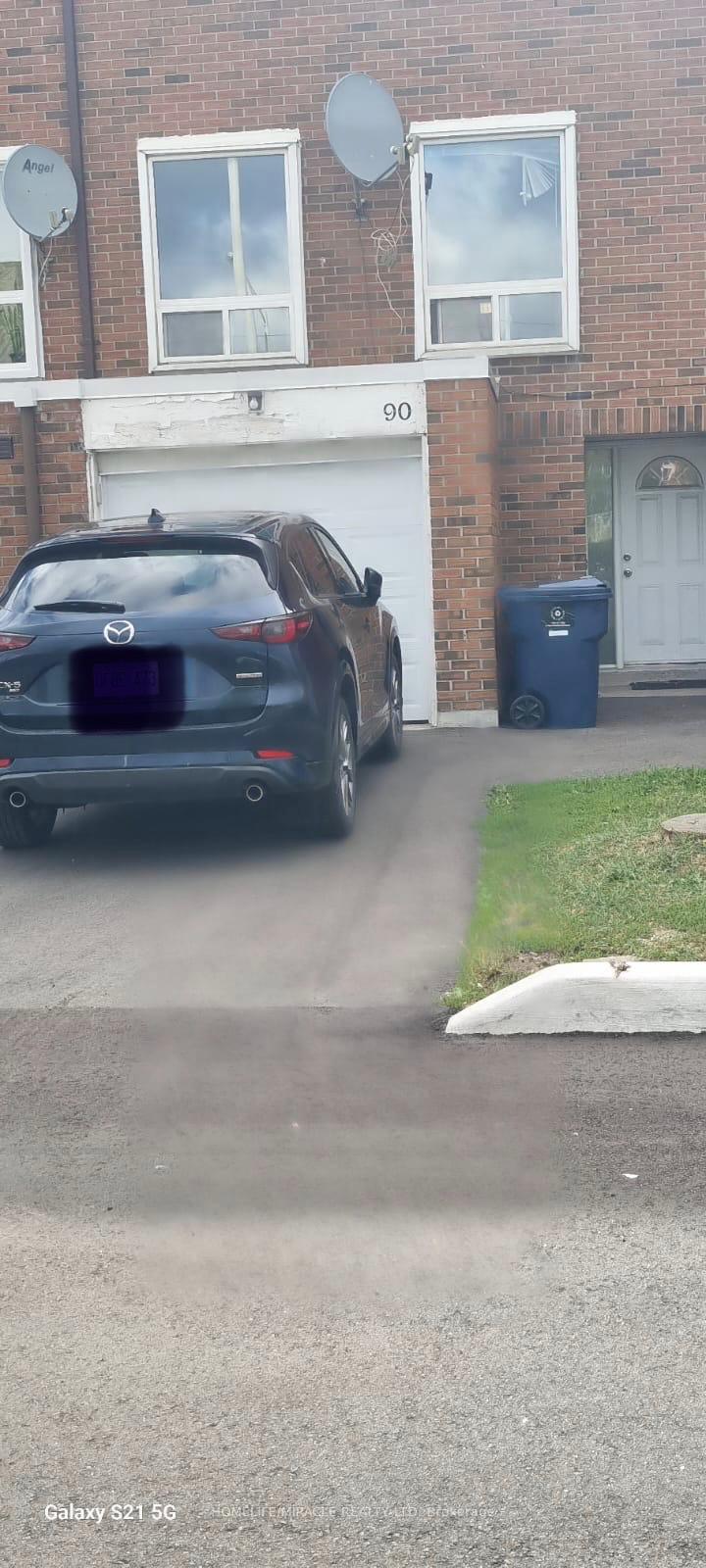 Front of Unit 90, 6429 Finch Avenue W