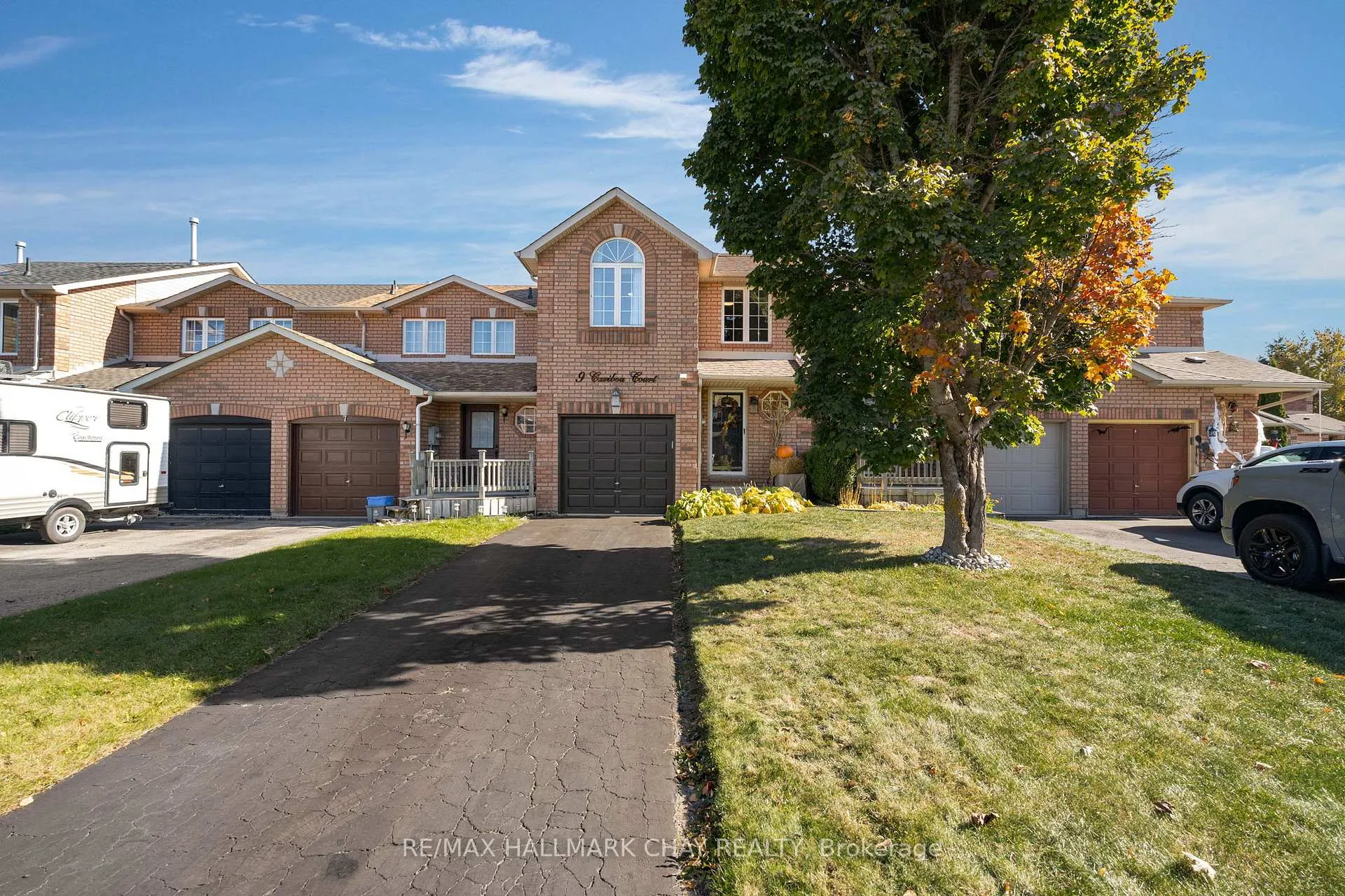 Photo 2 of 9 Caribou Court, Barrie, Holly — HOMEH