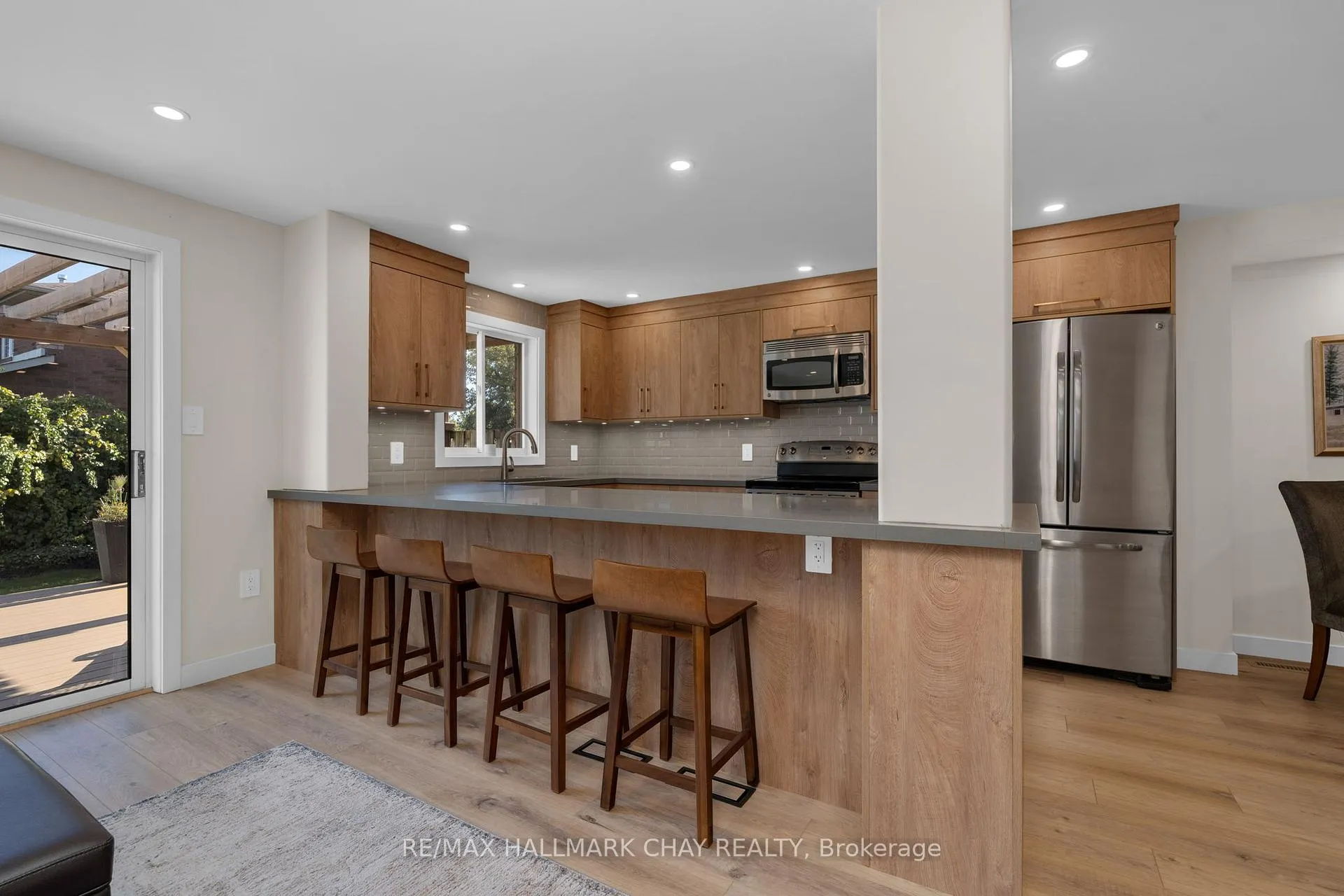 Photo 3 of 9 Caribou Court, Barrie, Holly — HOMEH