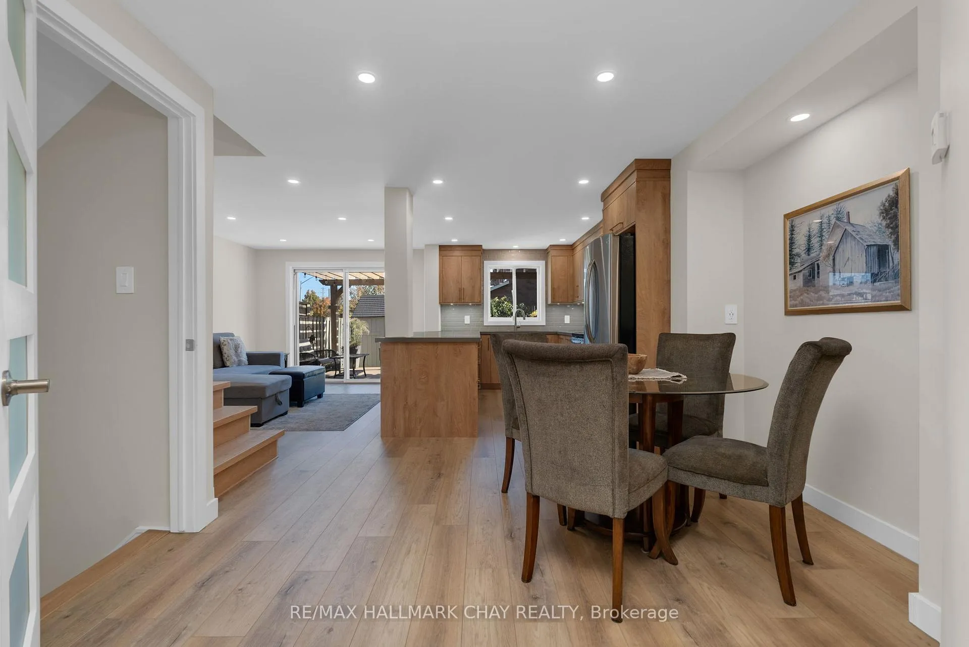 Photo 7 of 9 Caribou Court, Barrie, Holly — HOMEH